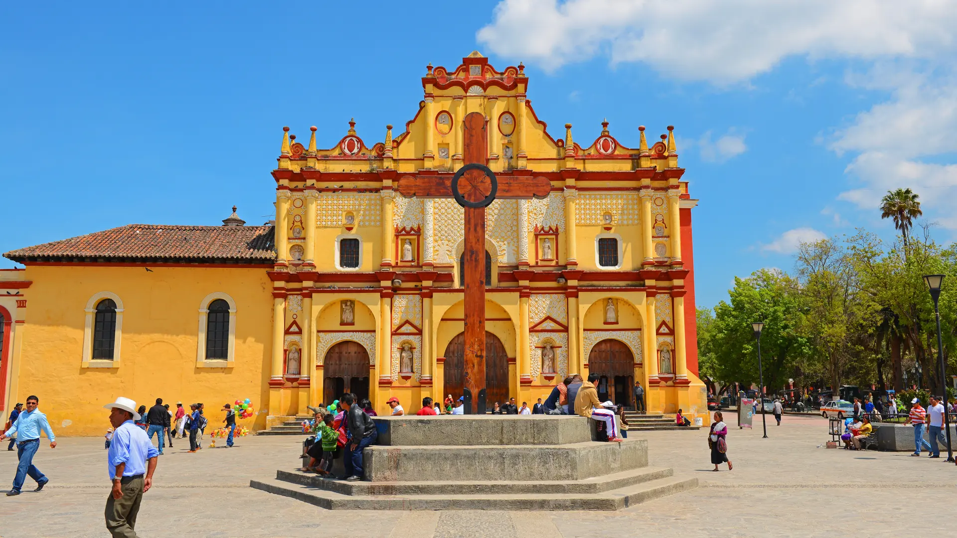 shutterstock_555456844 SAN CRISTOBAL DE LAS CASAS, MEXICO - MARCH 12 2013 The main square of the city with its colorful Catedral.jpg