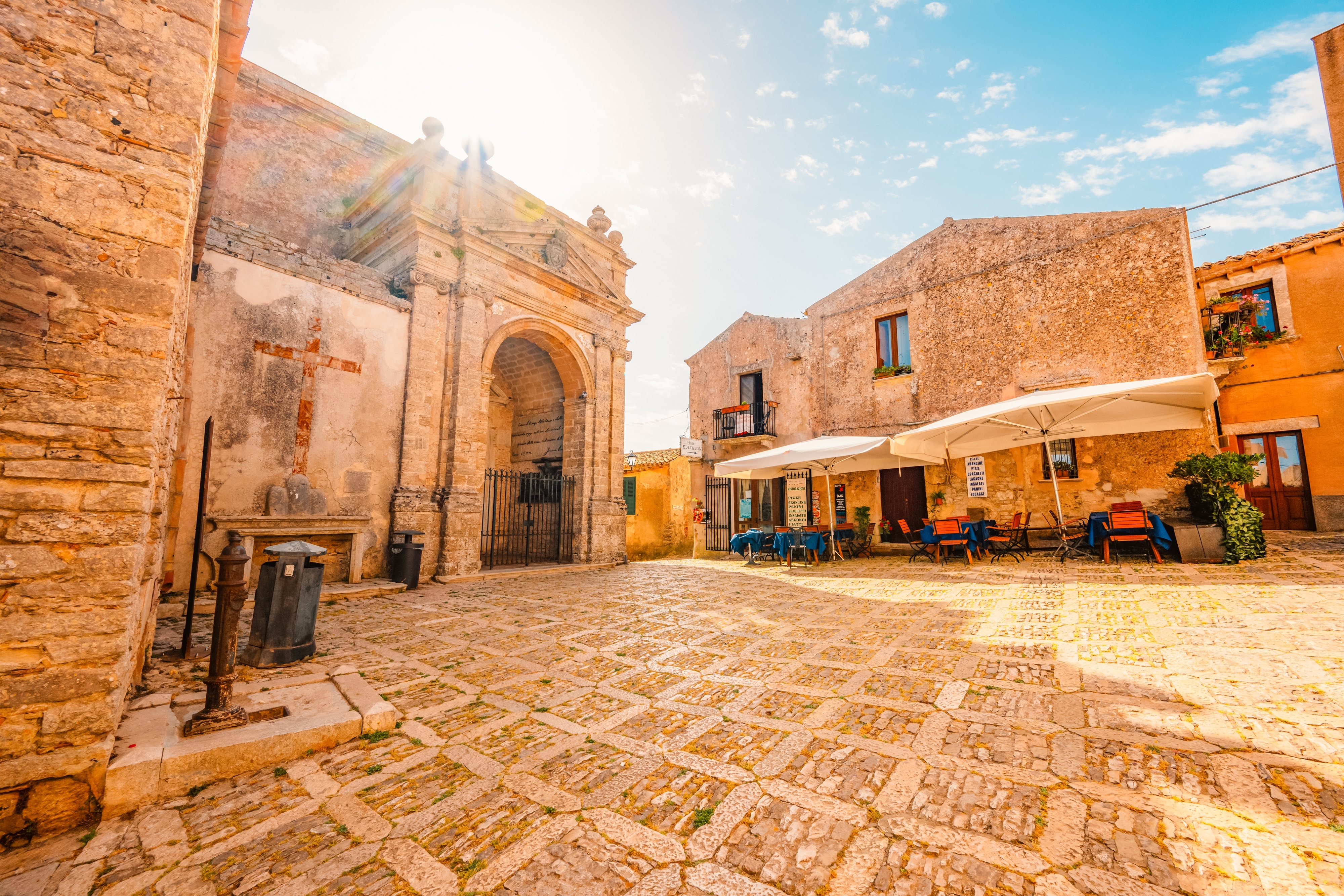 Erice Sicilien Shutterstock 2578074015