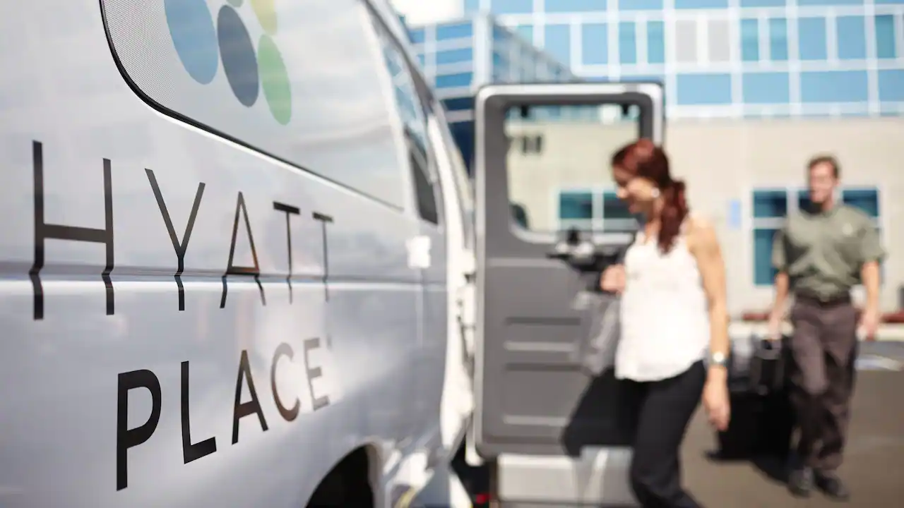 HP P213 Shuttle Van.16X9