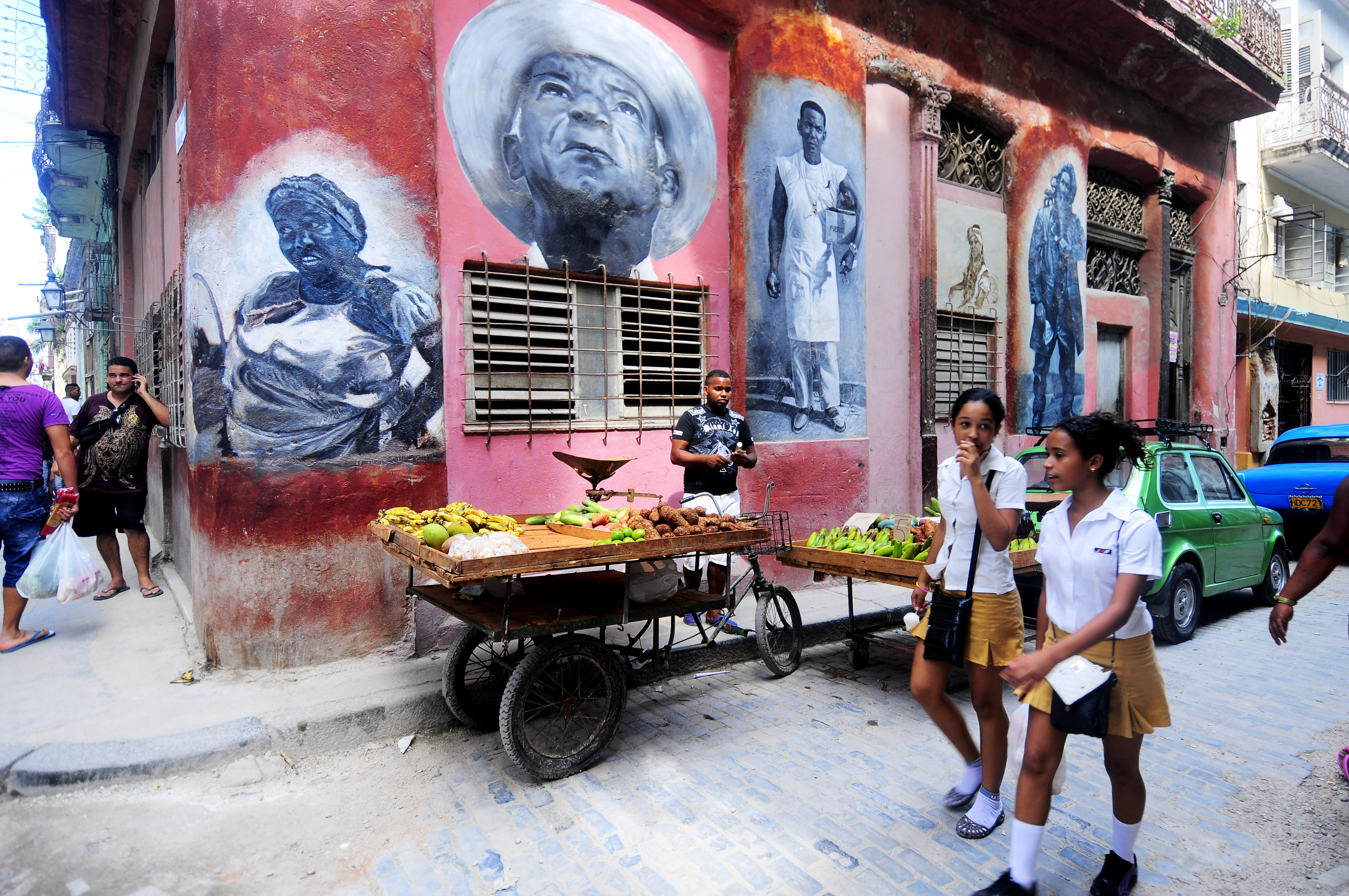 shutterstock_177256727 schoolgirls in havanna.jpg