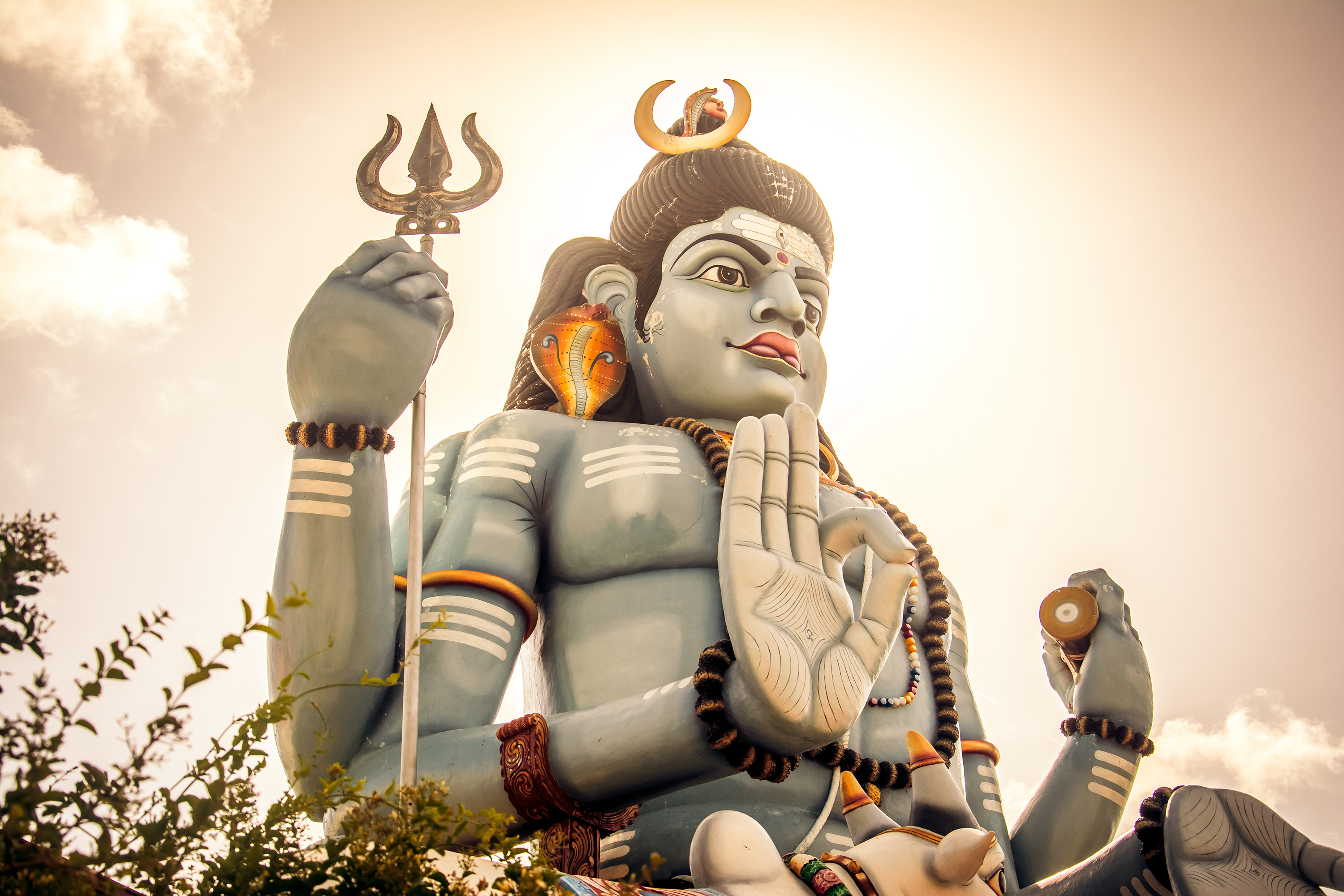 shutterstock_451437388 The giant statue of god Shiva at Koneshwaram, Trincomalee Sri Lanka.jpg