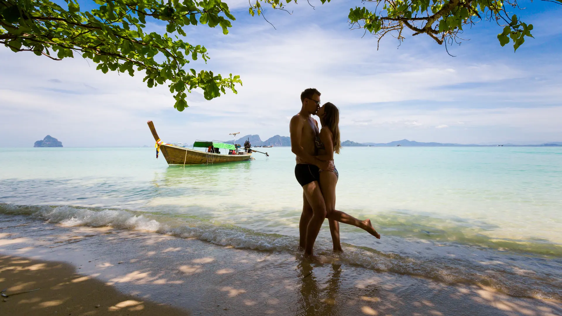 shutterstock_1062733553 koh Kradan island in Thailand.jpg