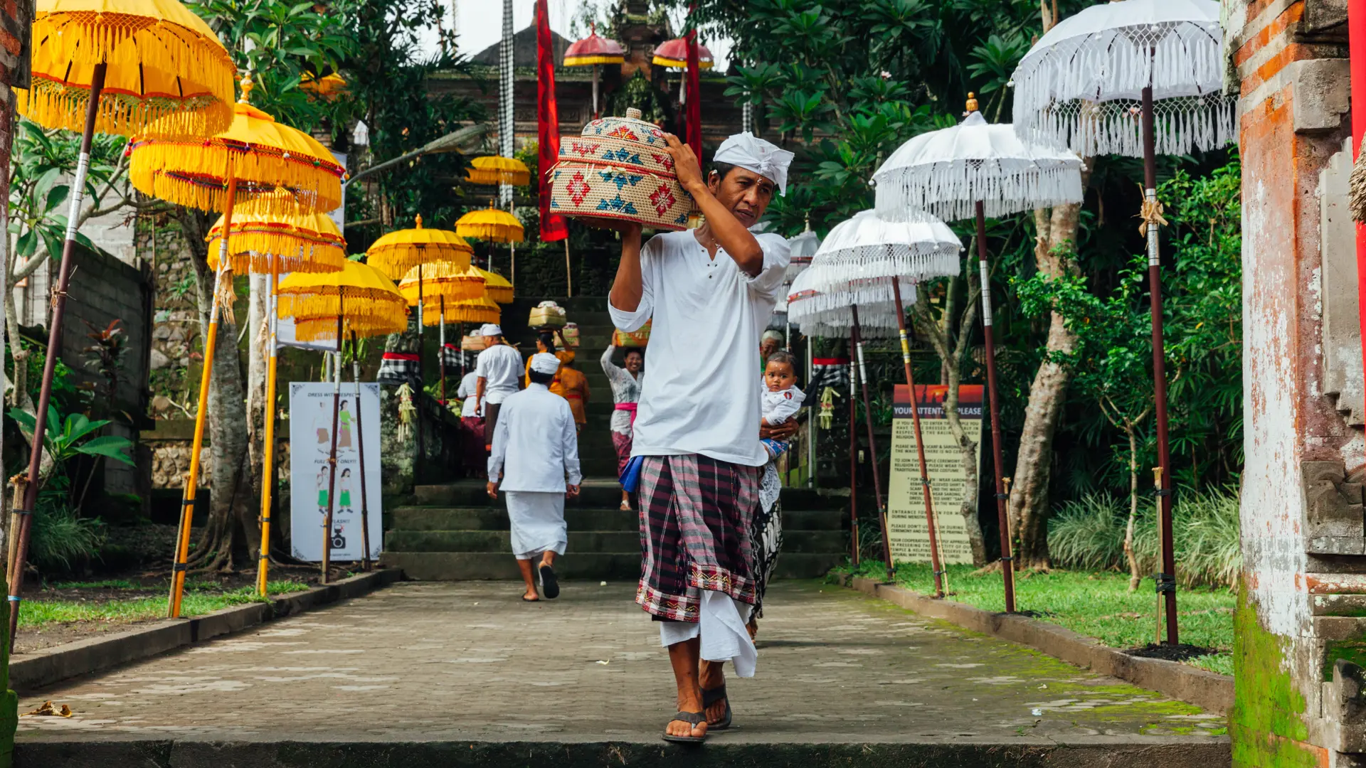Balinese man in traditional clothes during the celebration before Nyepi Ubud.jpg