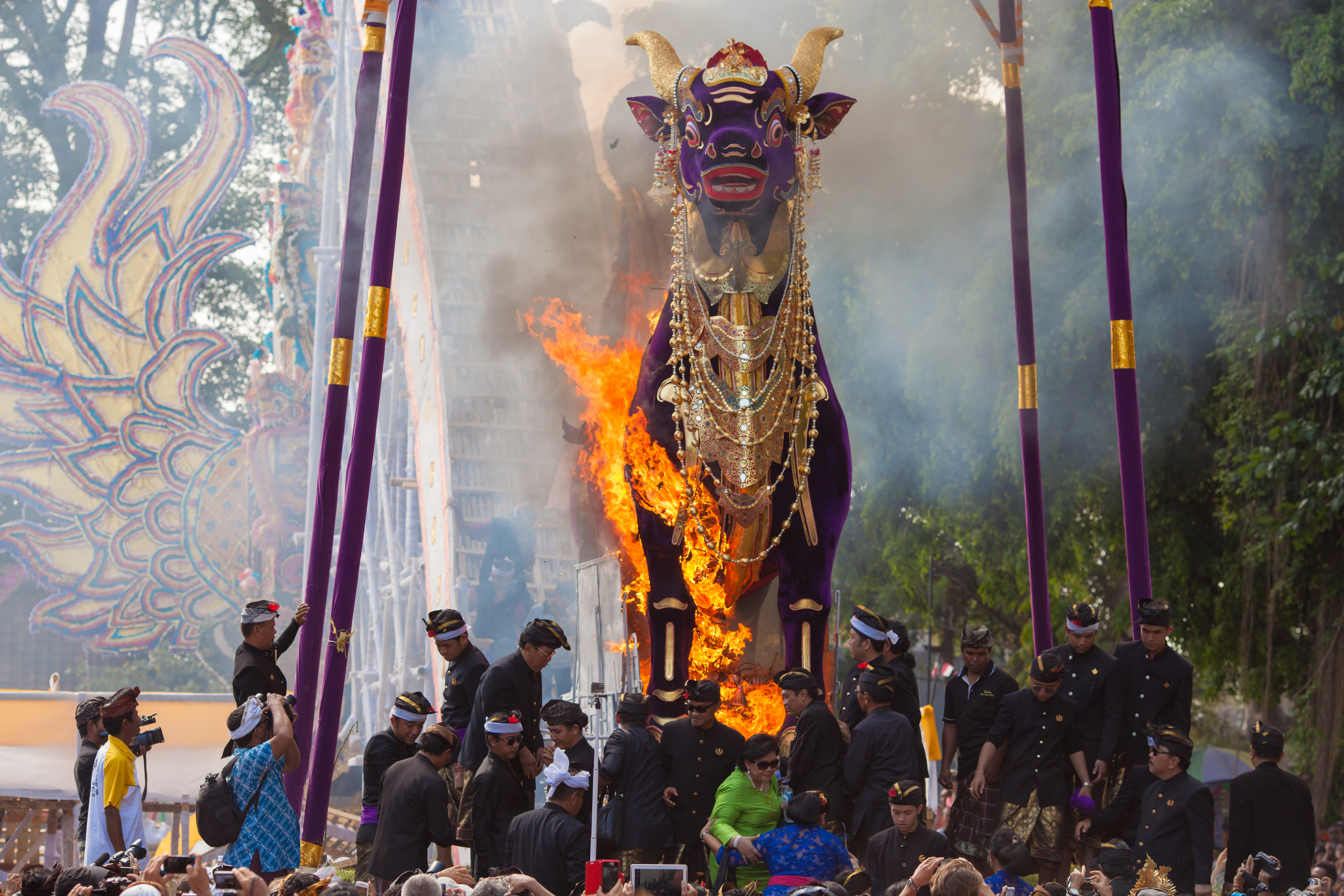 Ceremony of royal cremation - Ngaben on November 1, 2013 in Ubud, Bali, Indonesia.jpg