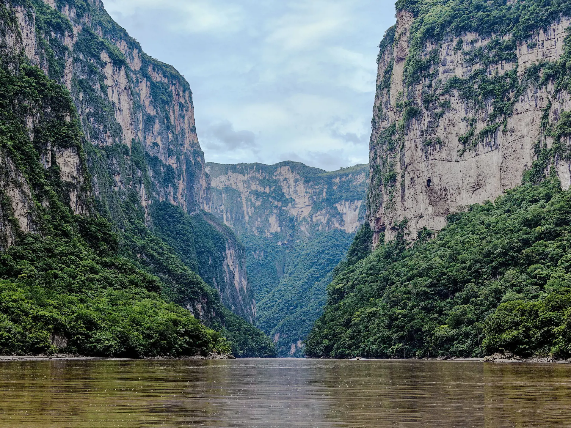 shutterstock_523122271 Sumidero is the deepest canyon in Mexico on the Rio Grijalva - Latin America.jpg