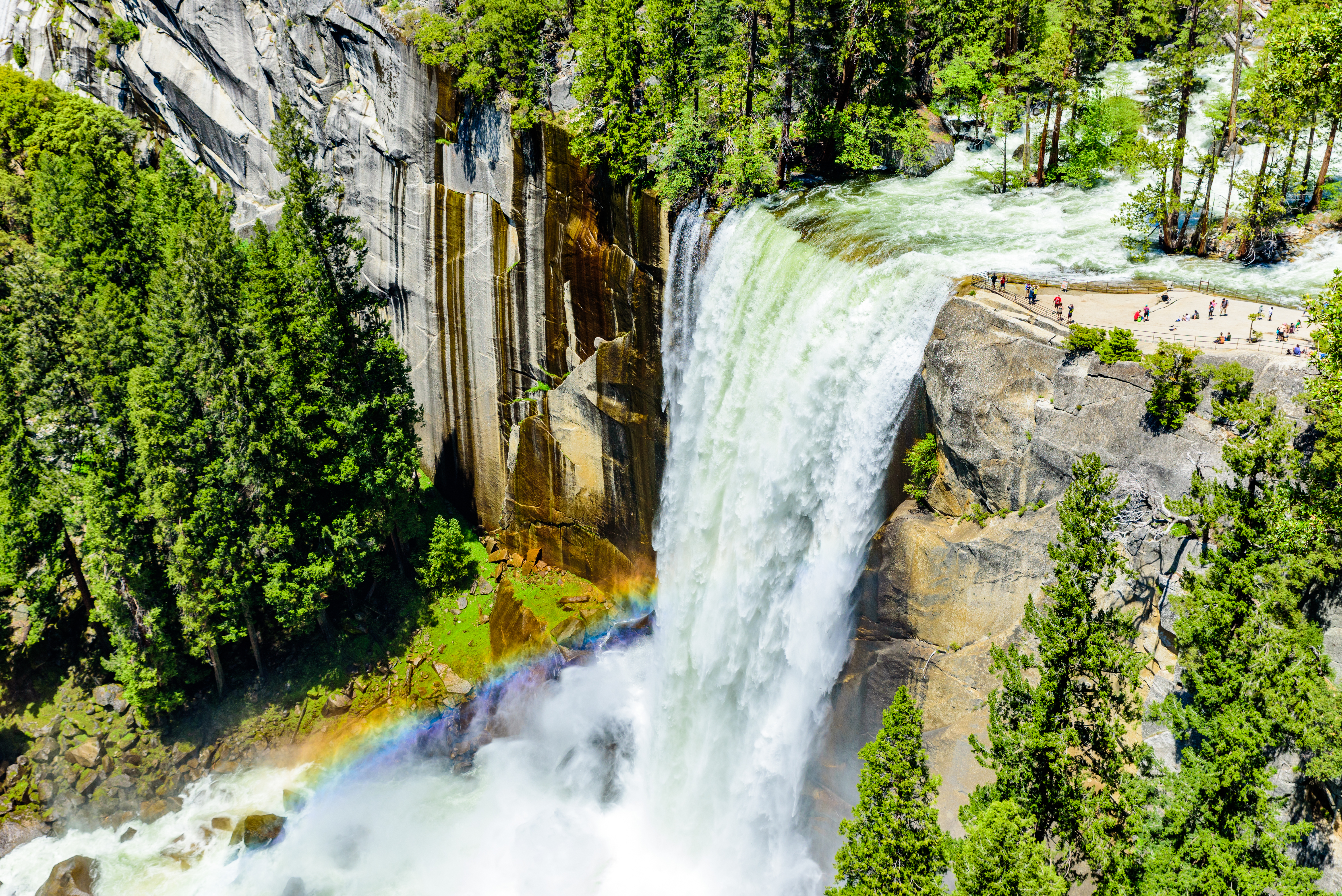 Vernal Falls i Yosemite NP - shutterstock_1146459197.jpg
