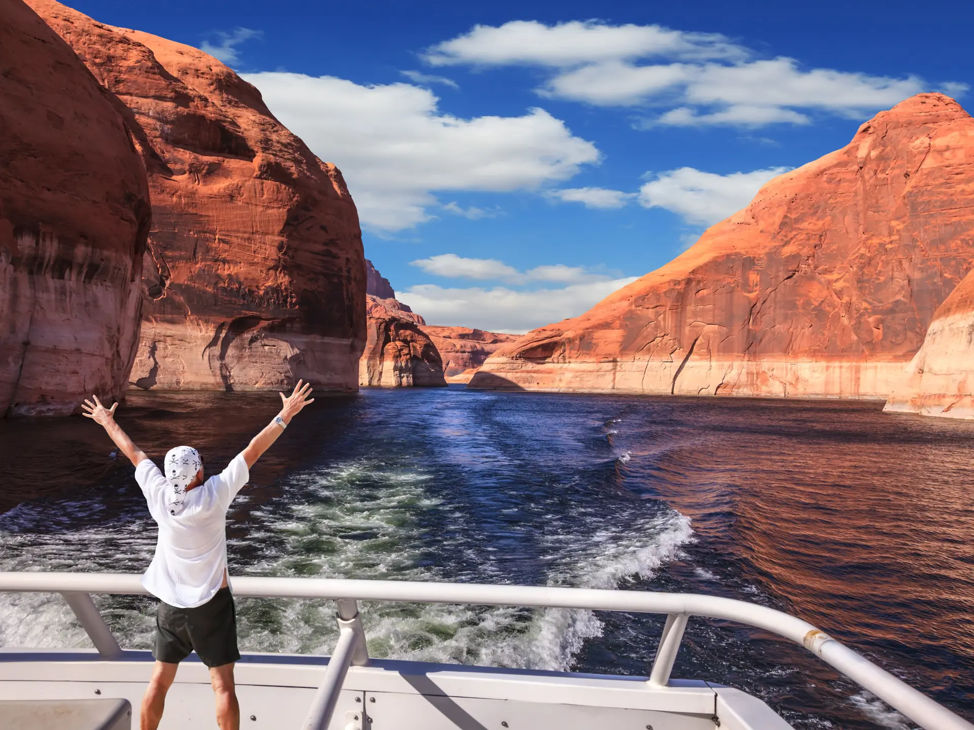 Glad for bådturen på Lake Powell - shutterstock_274803482.jpg
