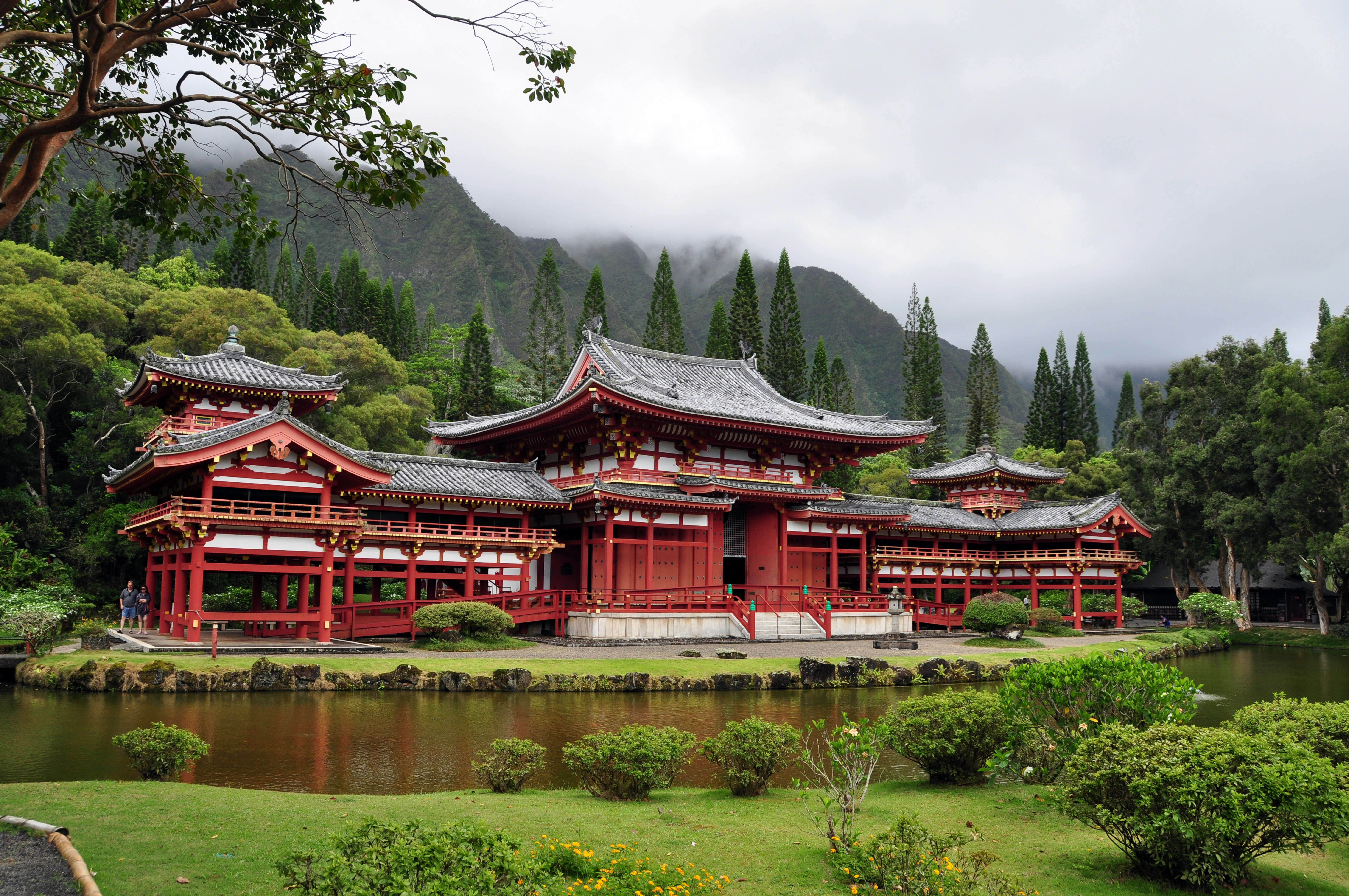 Byodo-In Buddhist Japanese Temple in the Valley of the Temples, Oahu, Hawaii.jpg