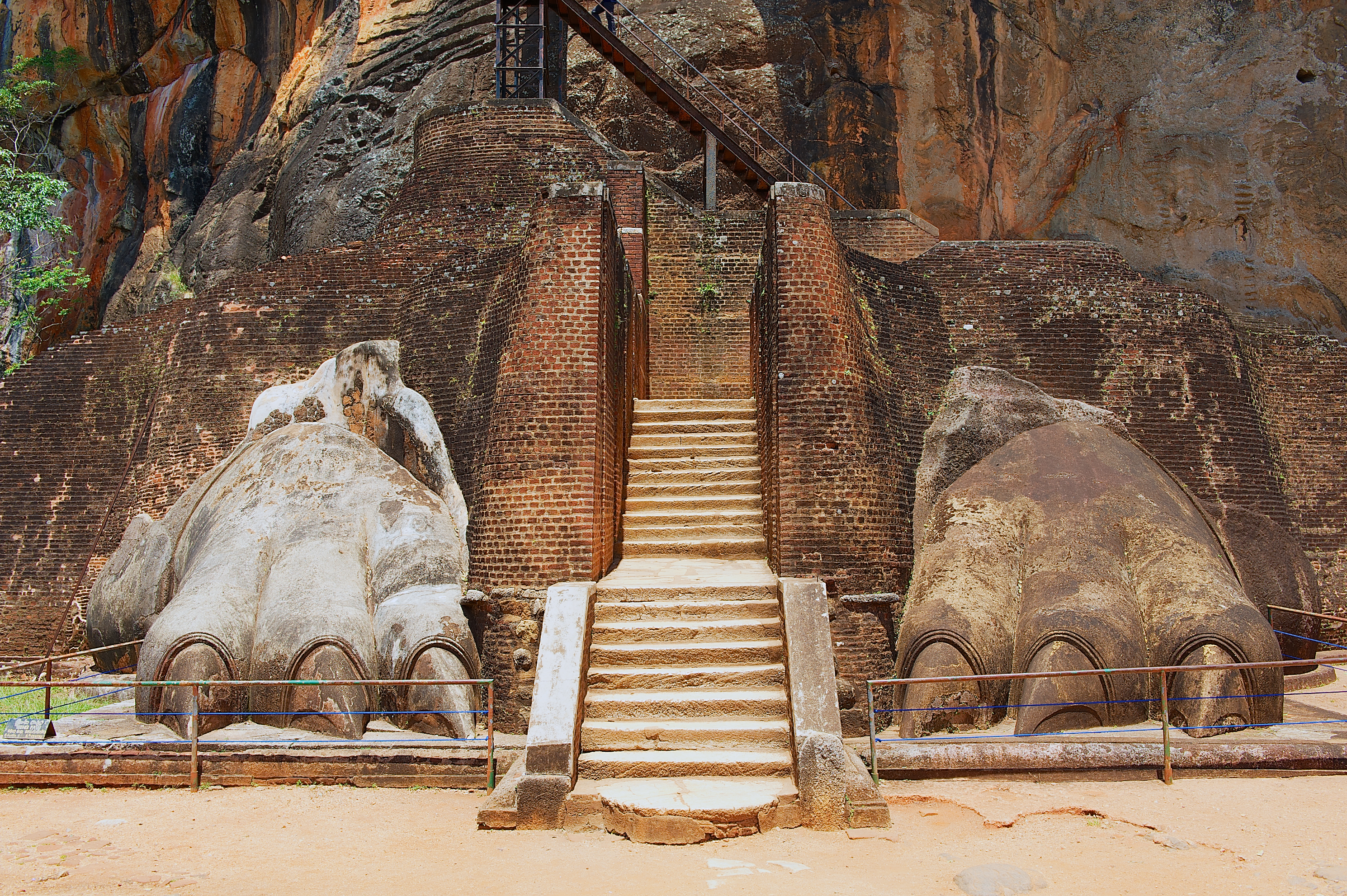 Sigiriya Rock Løvefødder.jpg