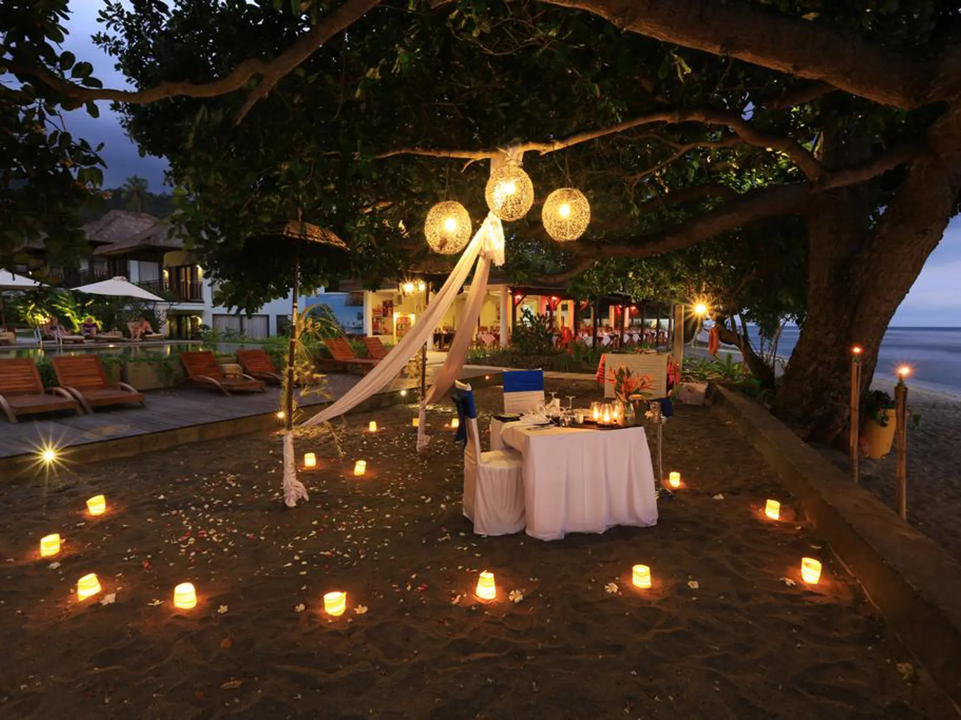 Dinner på strand.jpg