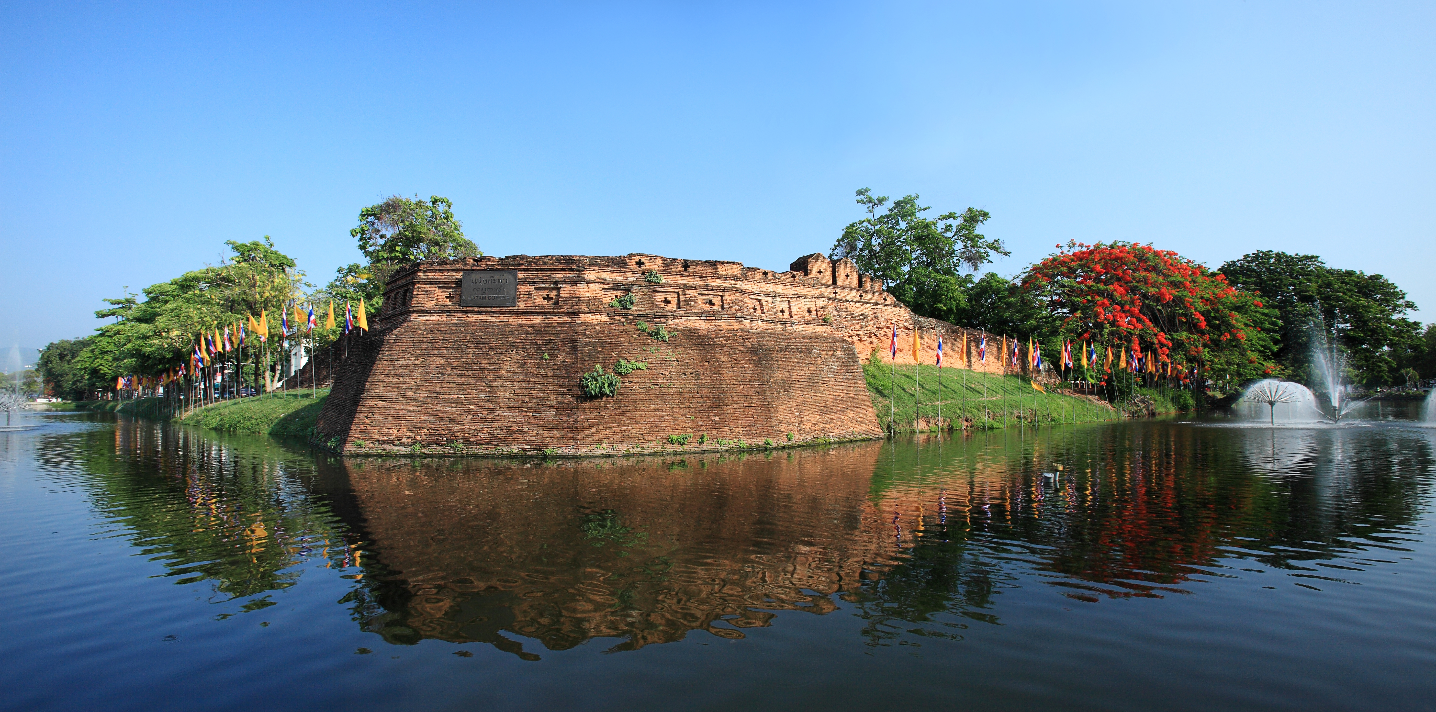 Chiang mai old wall.jpg