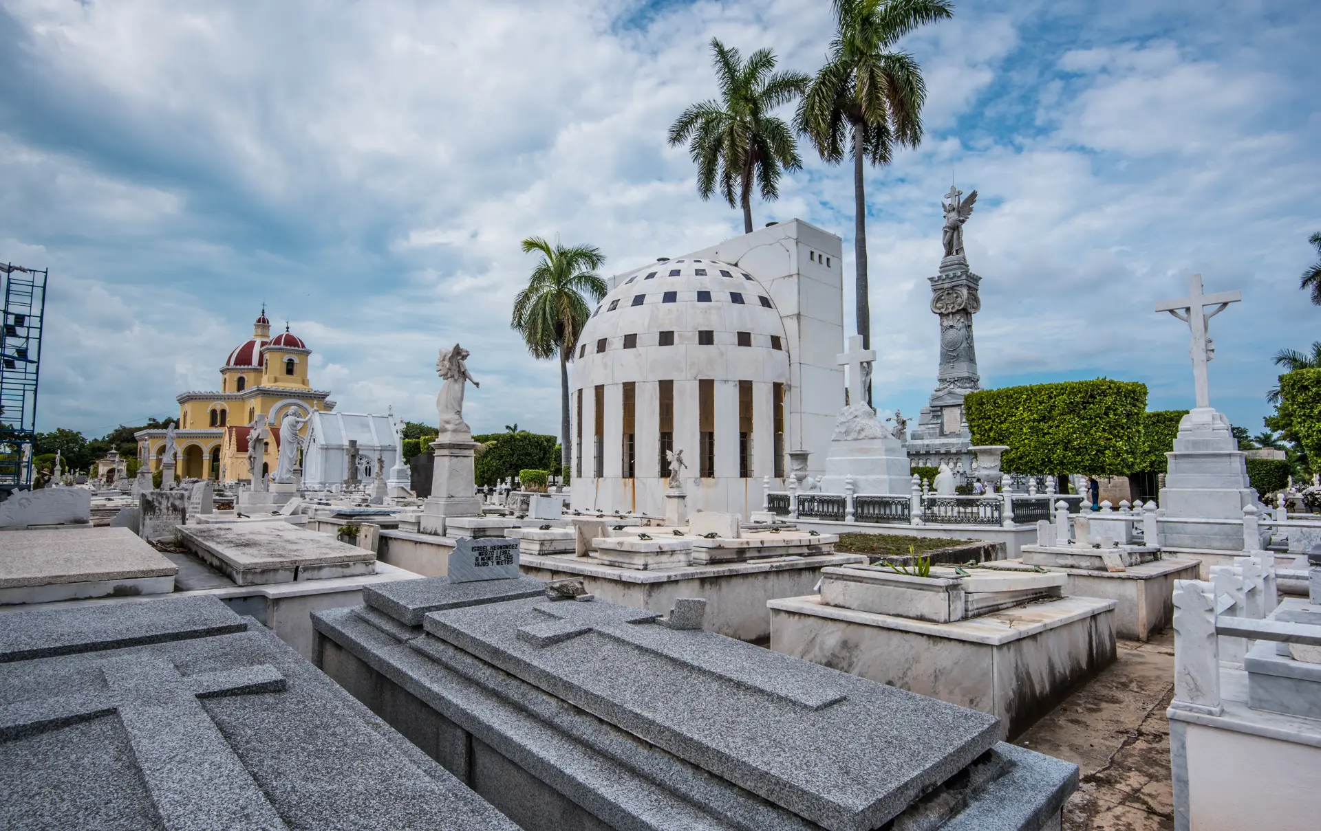shutterstock_355080131 The Colon Cemetery in Vedado,Havana.jpg