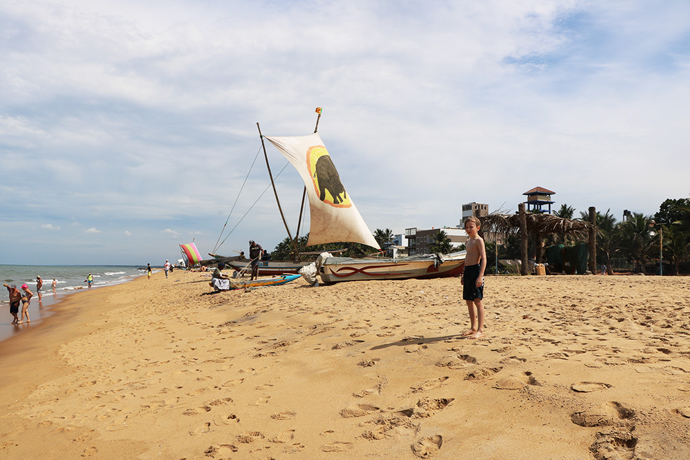 01_negombo_beach_.jpg