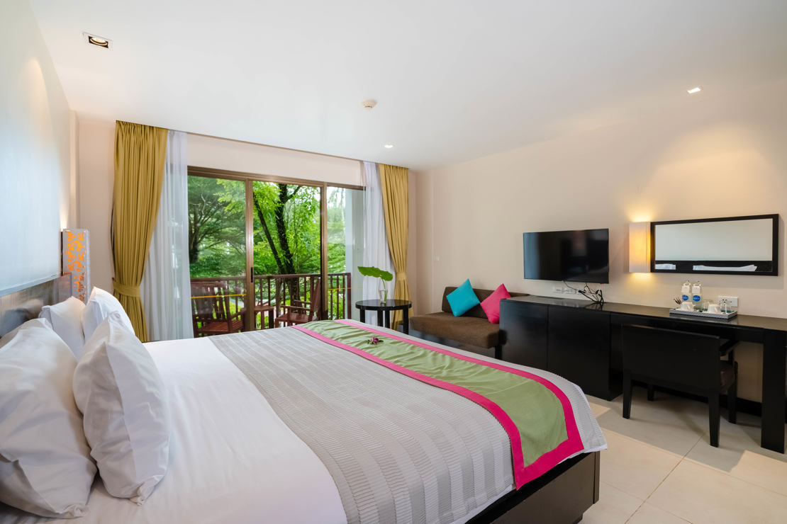 Deluxe Room - 01.jpg