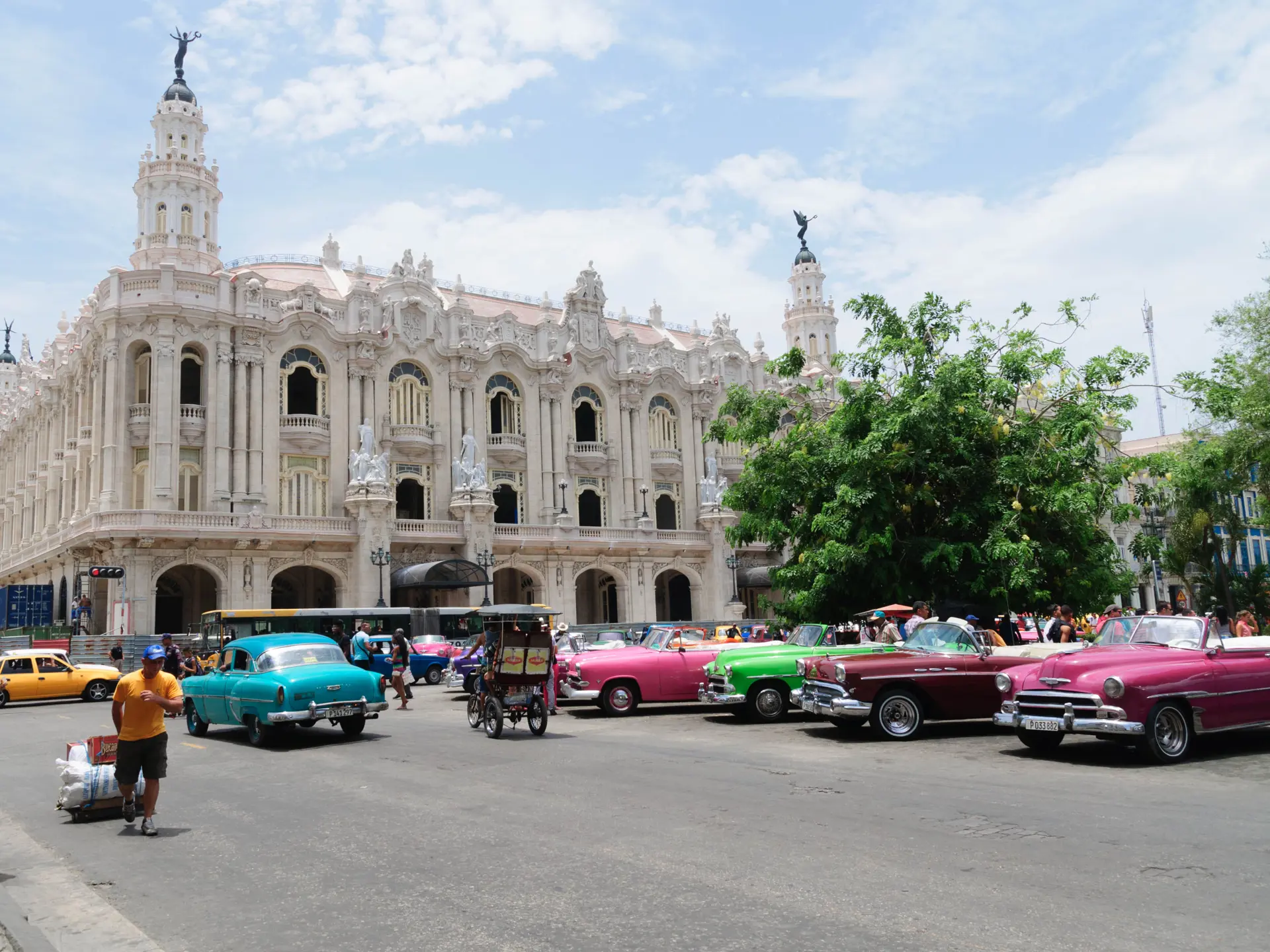 shutterstock_362799086Habana Cuba at the National Theatre..jpg