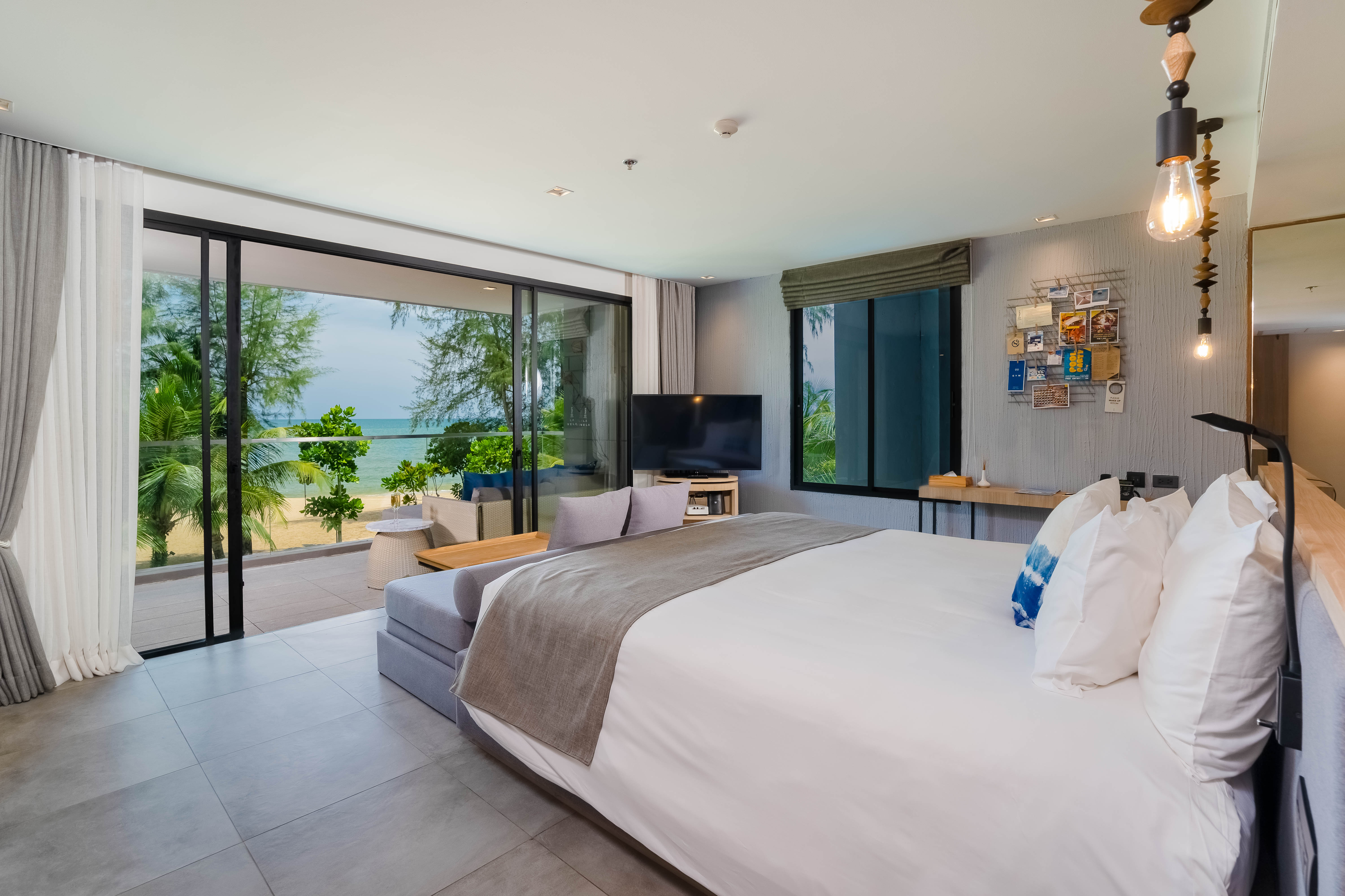 Deluxe Seaview - 01.jpg