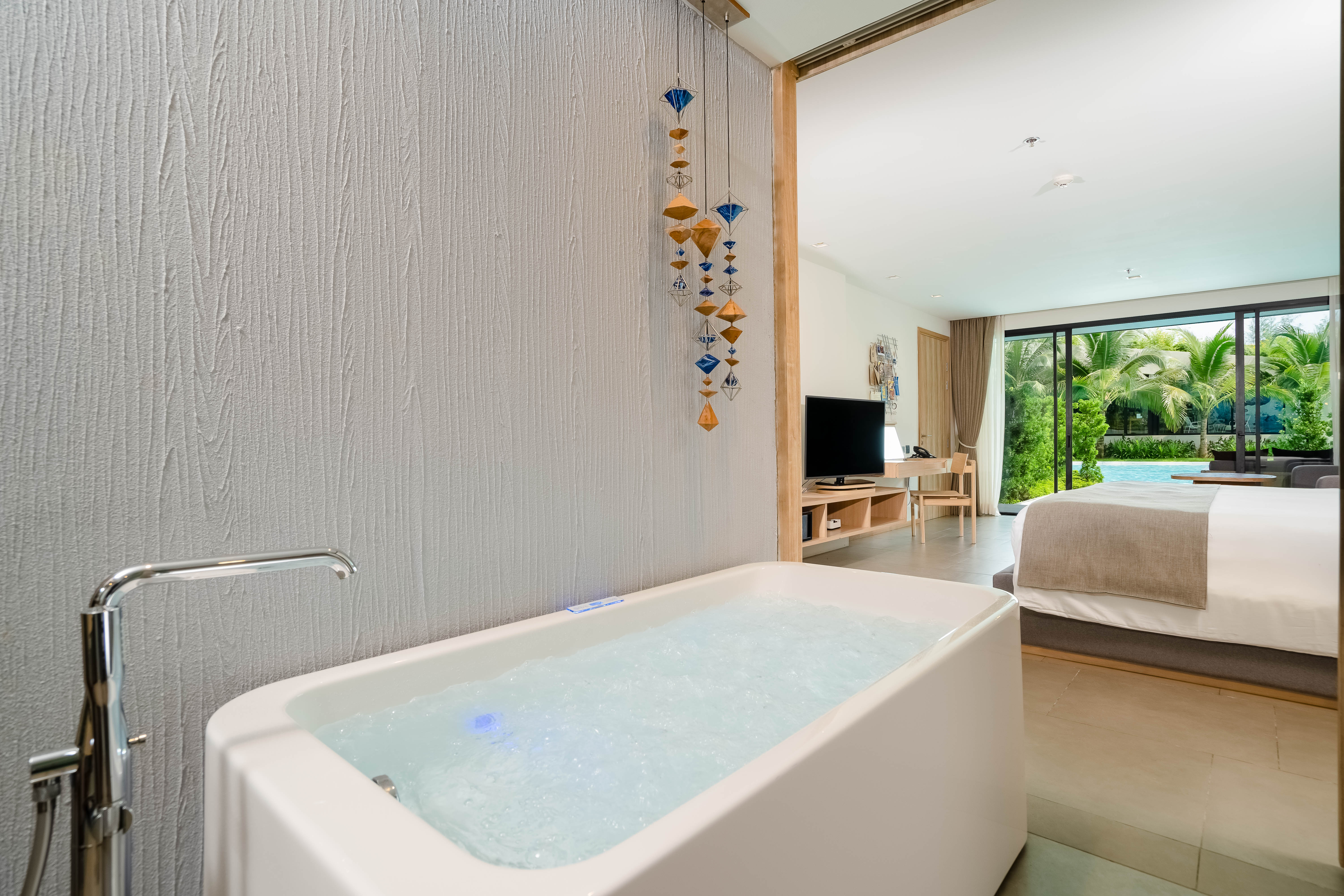 Pool-Access-Room - 03.jpg