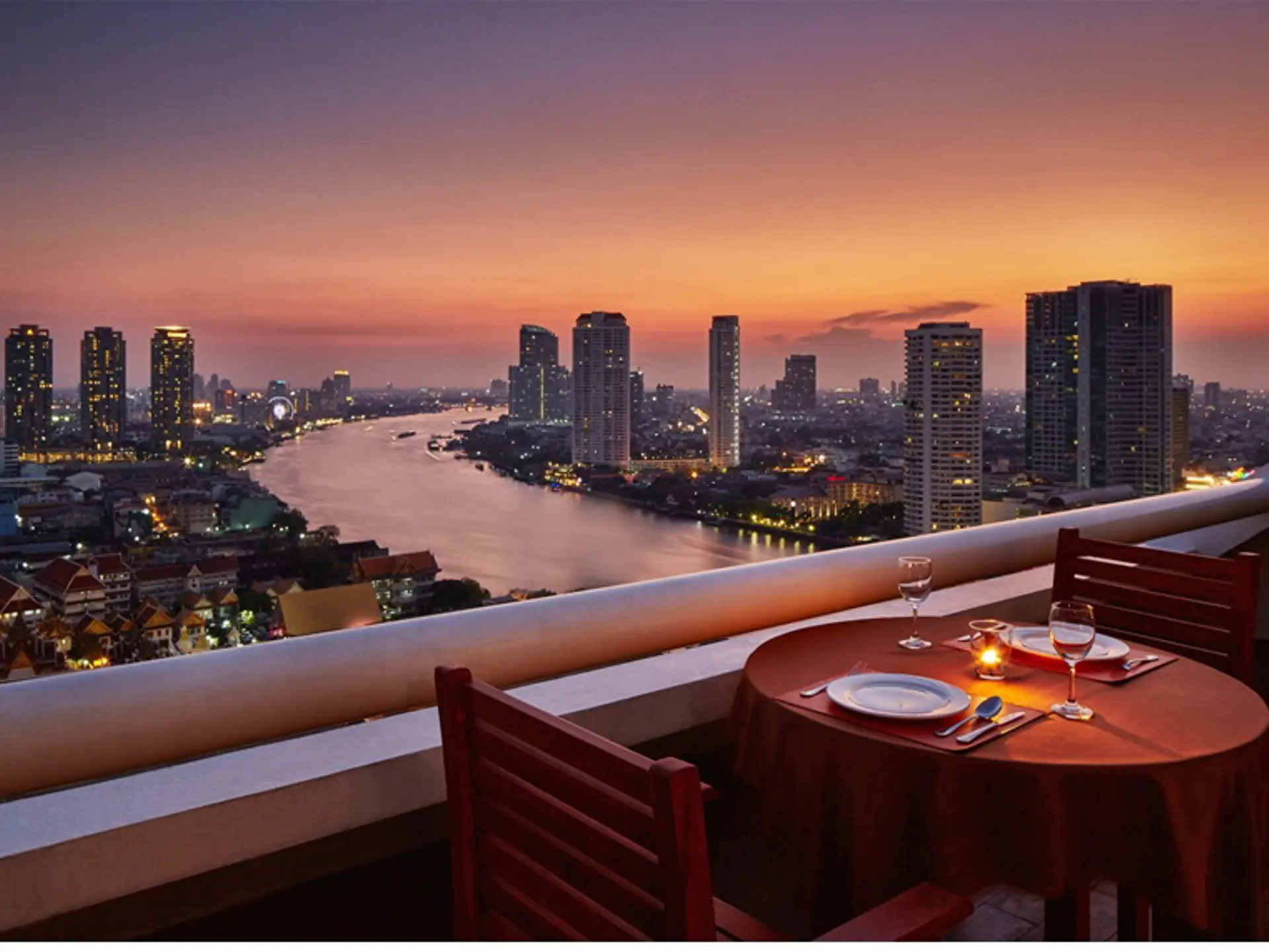 Centre Point Silom Bangkok Ferie Check Point Travel Flod River Dinner