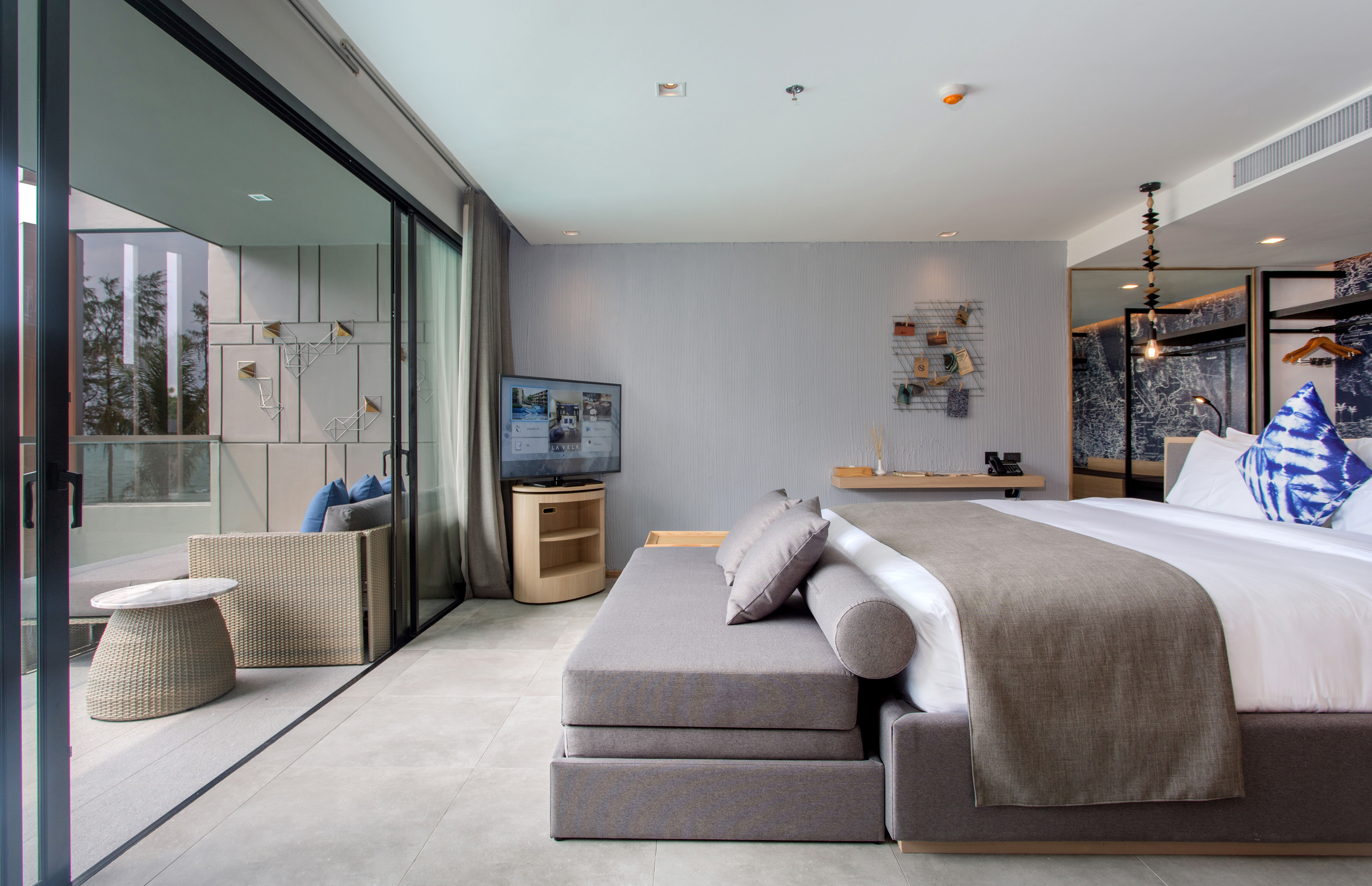 Deluxe Oceanside 6.jpg (1)