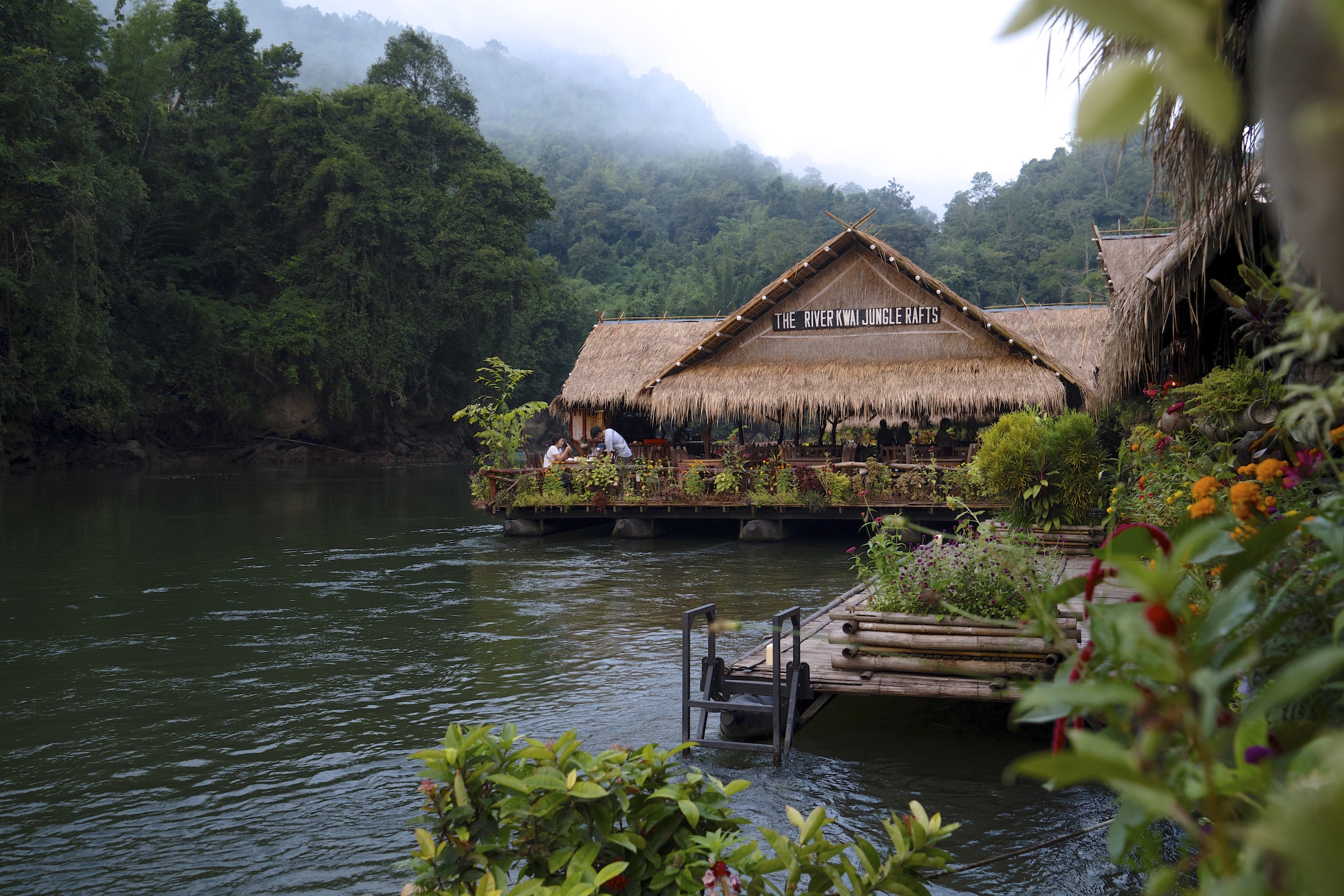 10floating-riverkwaijungleraftshotel-kanchanaburi-thailand.jpg