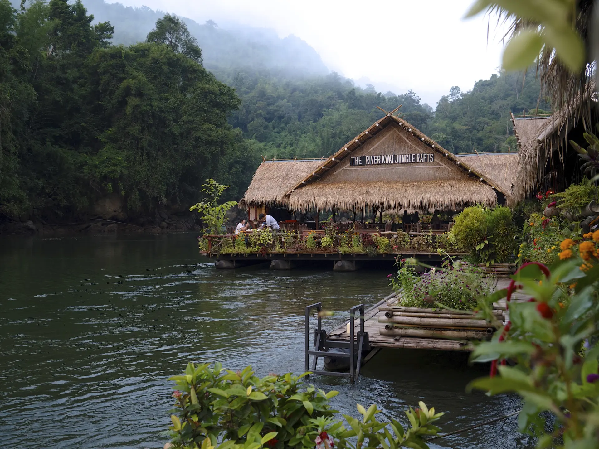 10floating-riverkwaijungleraftshotel-kanchanaburi-thailand.jpg