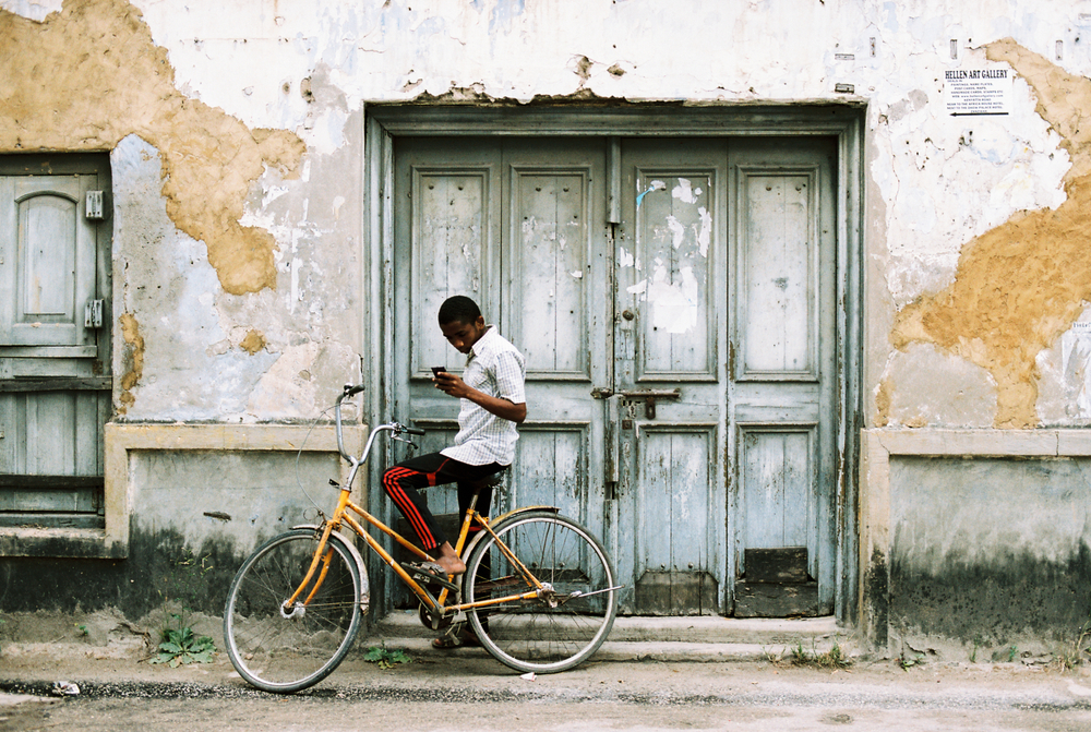 Stone Town Mand På Cykel