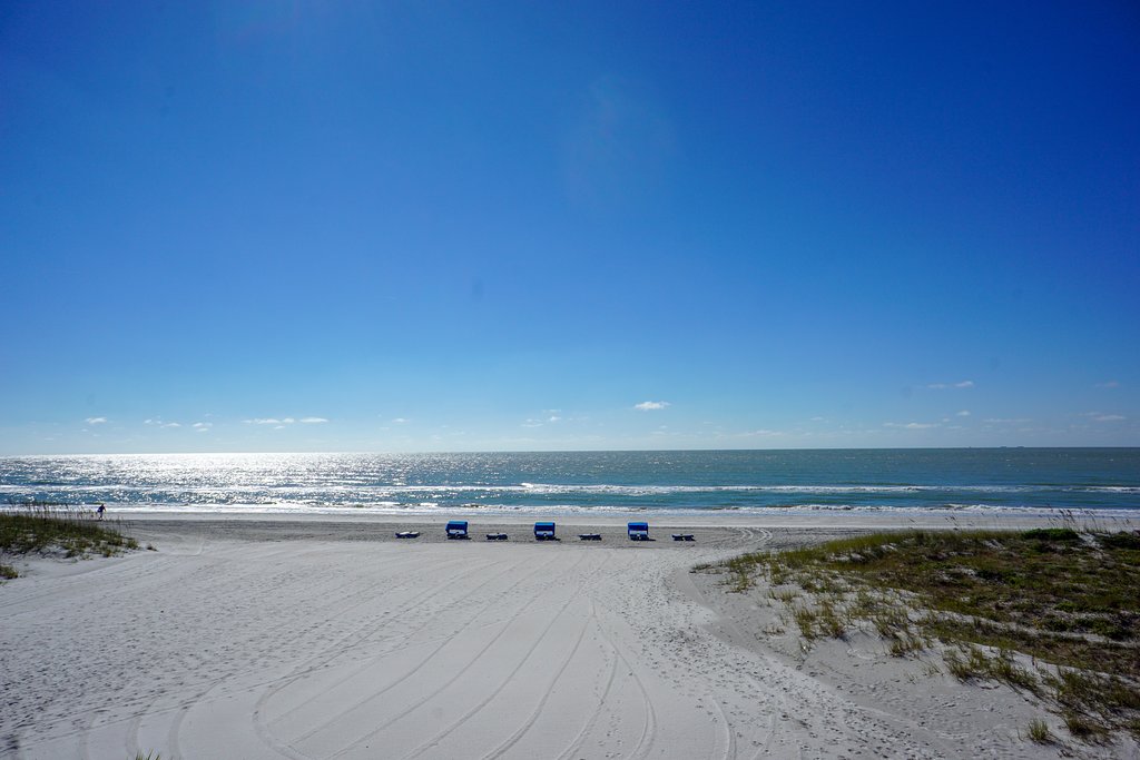 Barefoot Beach Club (1)