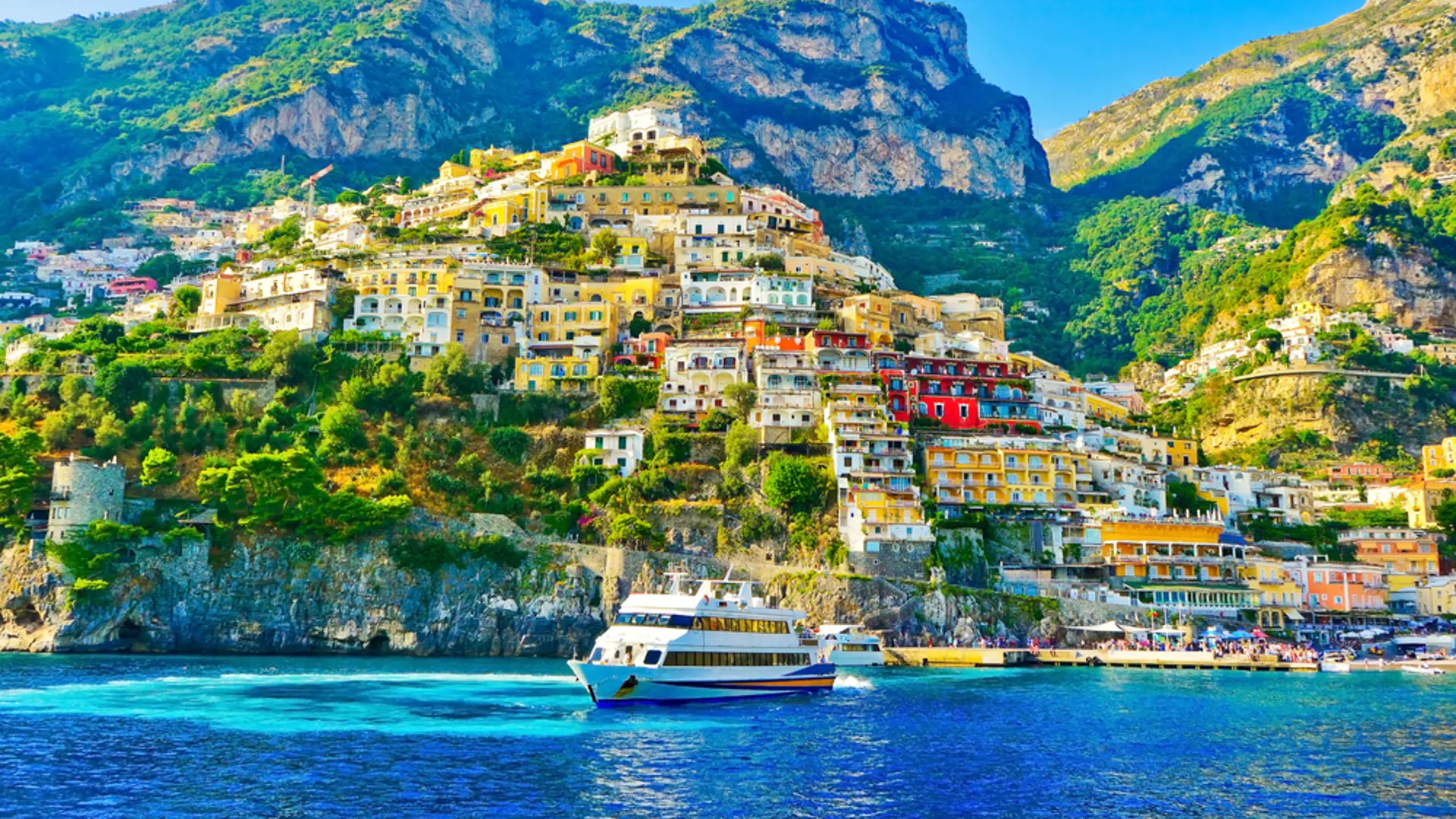 Ta en båttur till kuststaden Positano
