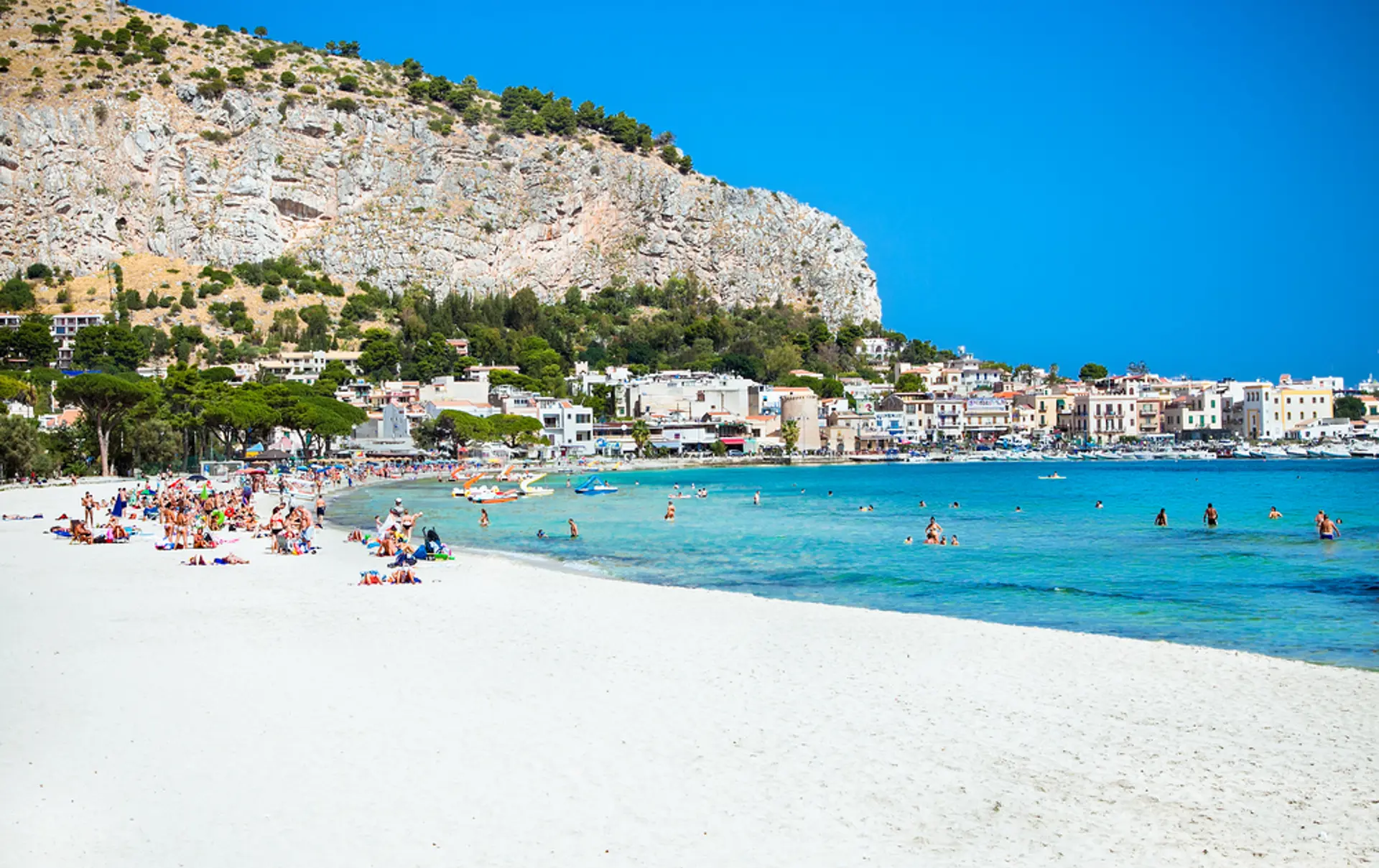 Mondello Hvid Sandstrand I Palermo Shutterstock 266435102