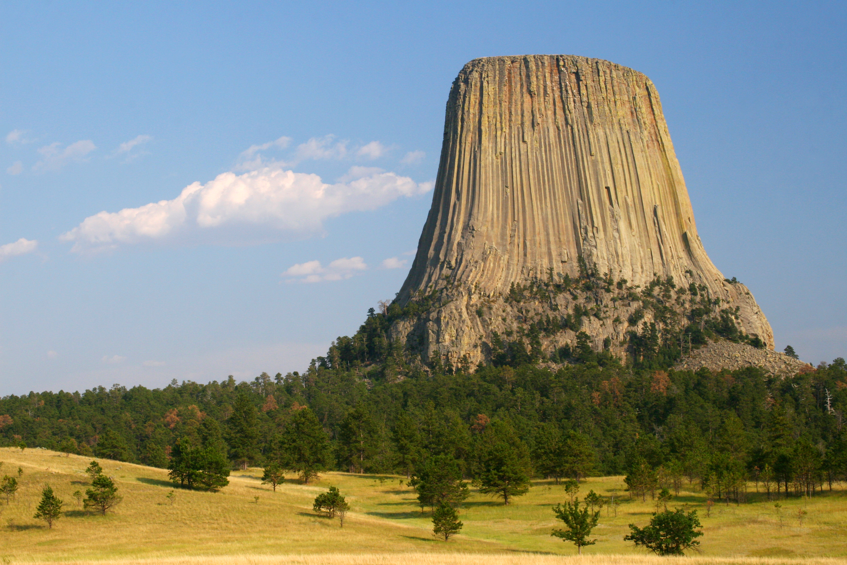dag 8shutterstock_23881288 Devils Tower National Park.jpg