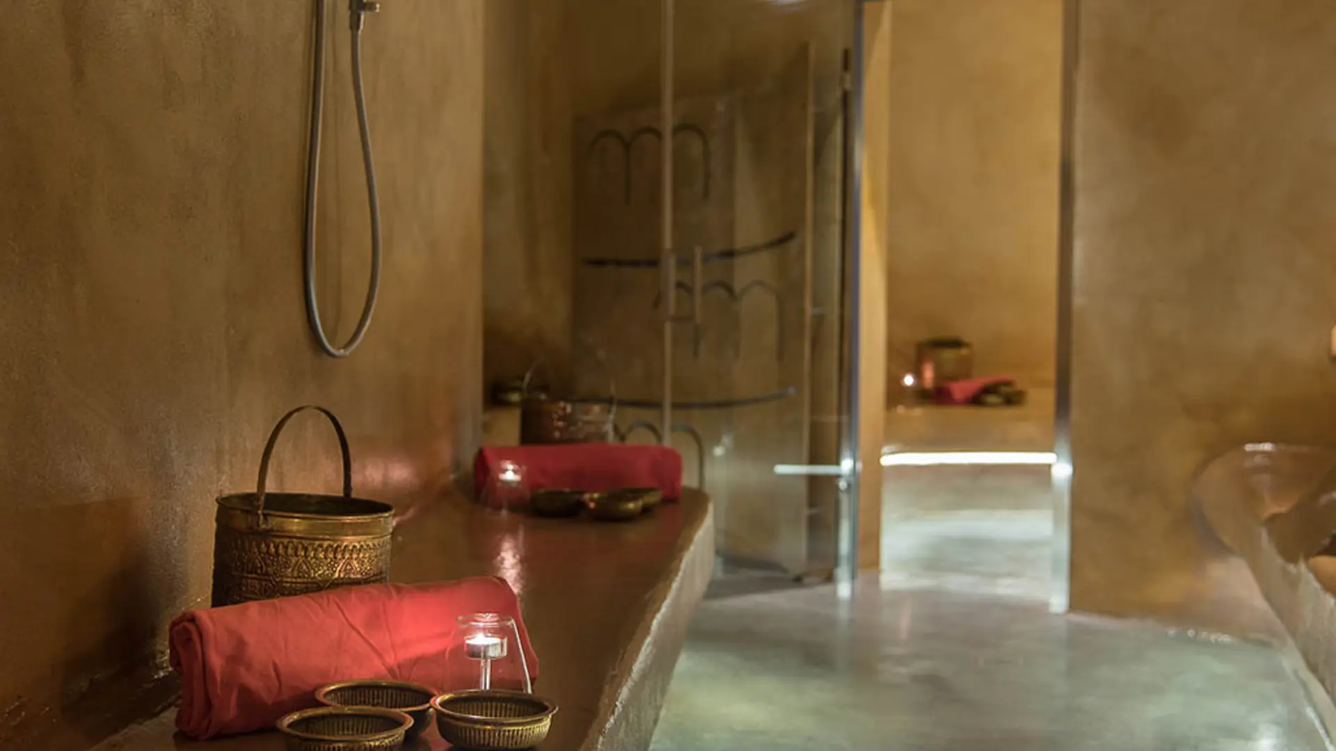 Det är utsökt att bli bortskämd i hotellets spa efter en vandring