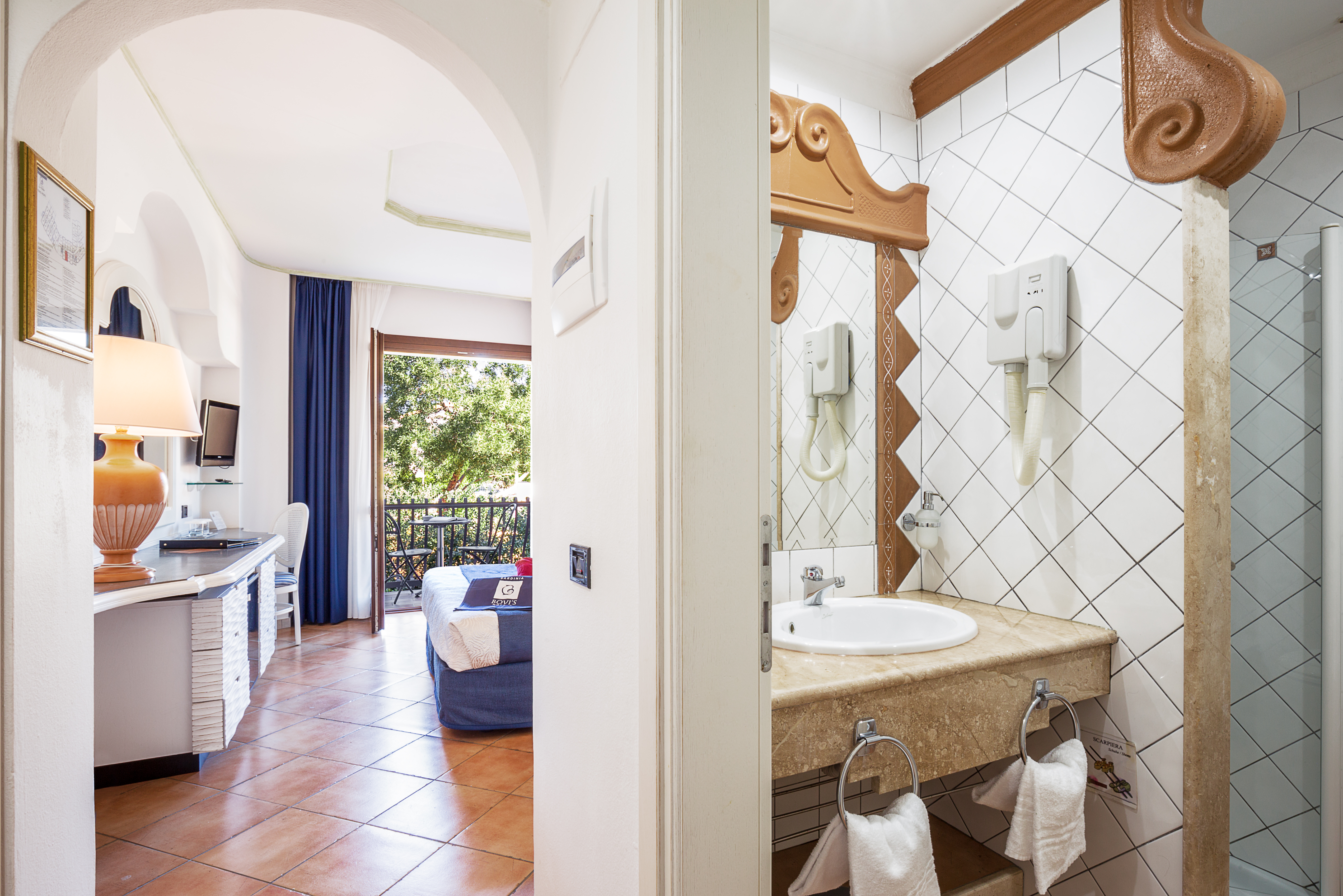 En titt in i ett Comfort-rum på Hotel La Bitta