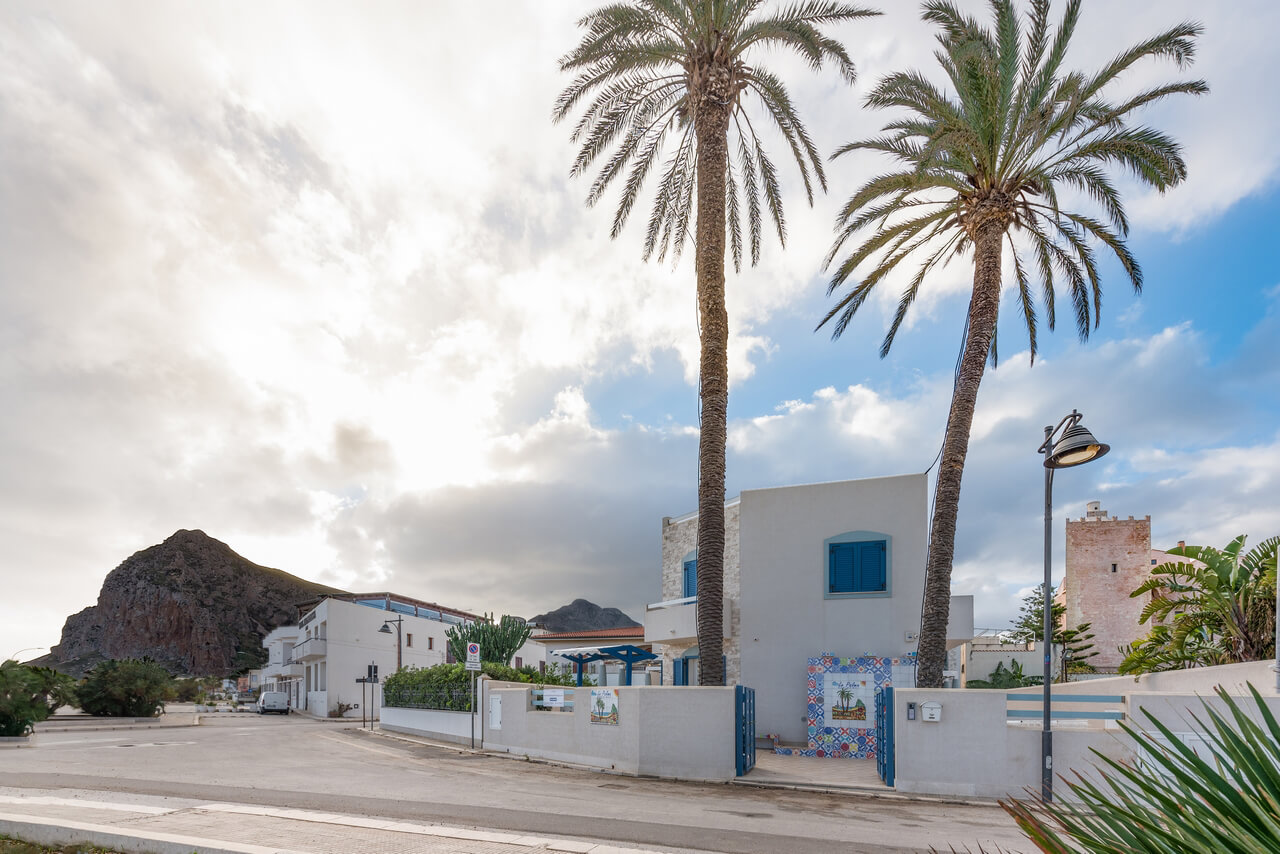 5D1b44a7384382f8f5e295bf Home 1