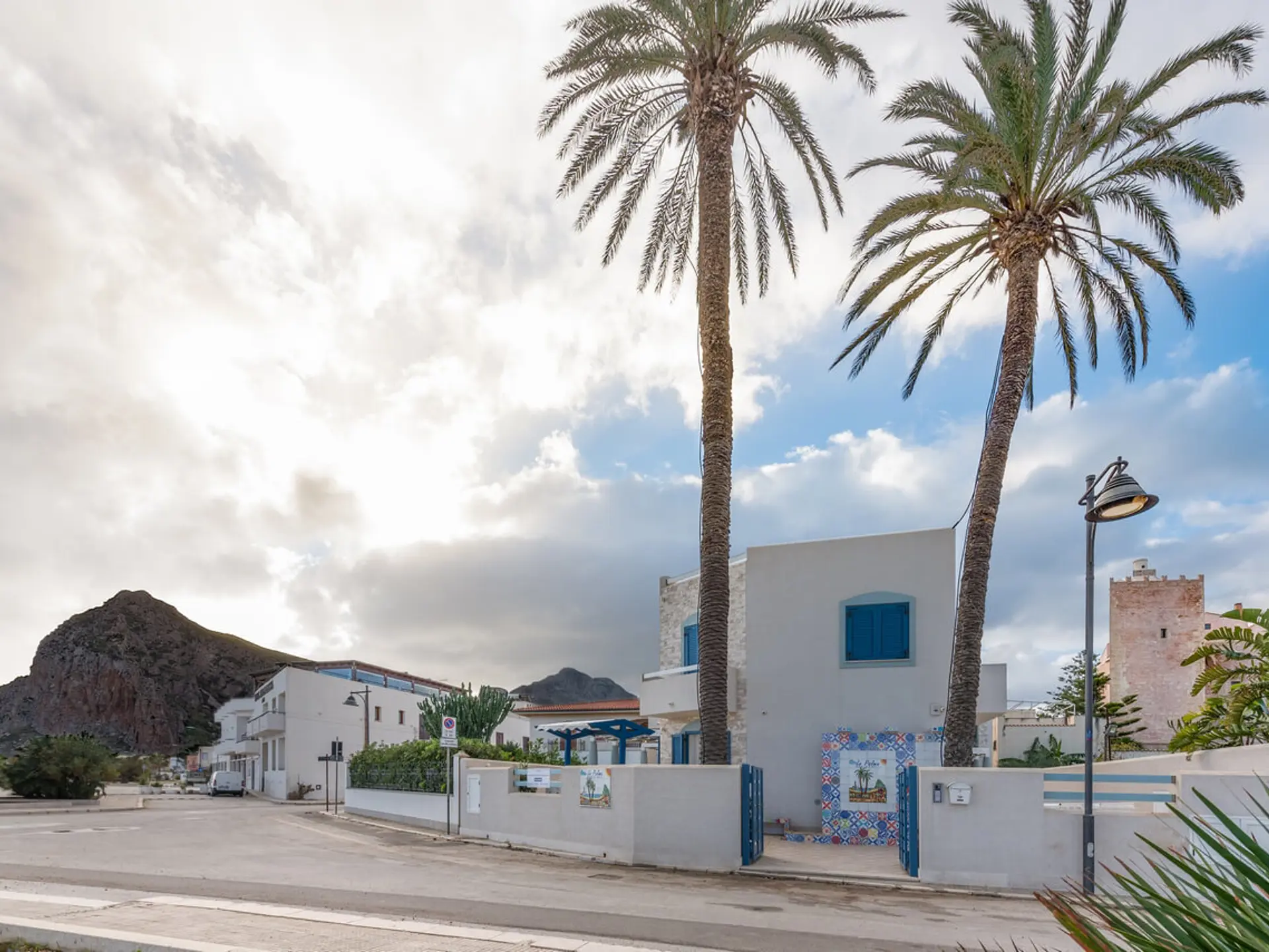 5D1b44a7384382f8f5e295bf Home 1