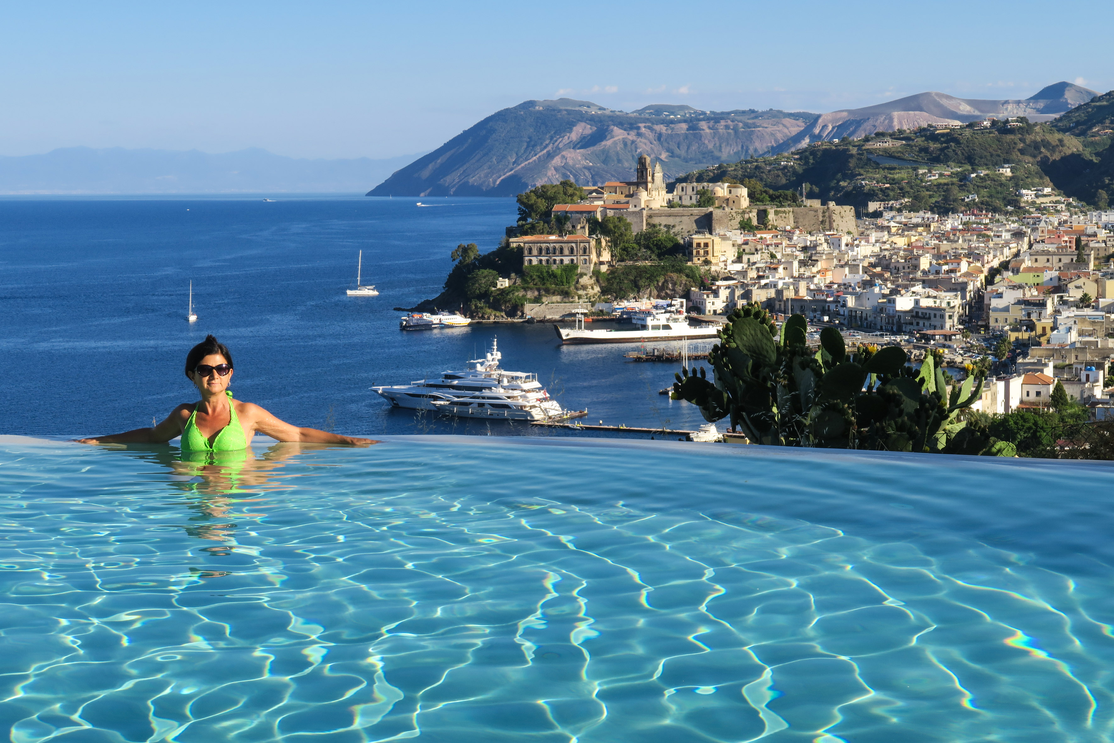 Från Hotel Villa Enrica har man utsikt över staden Lipari