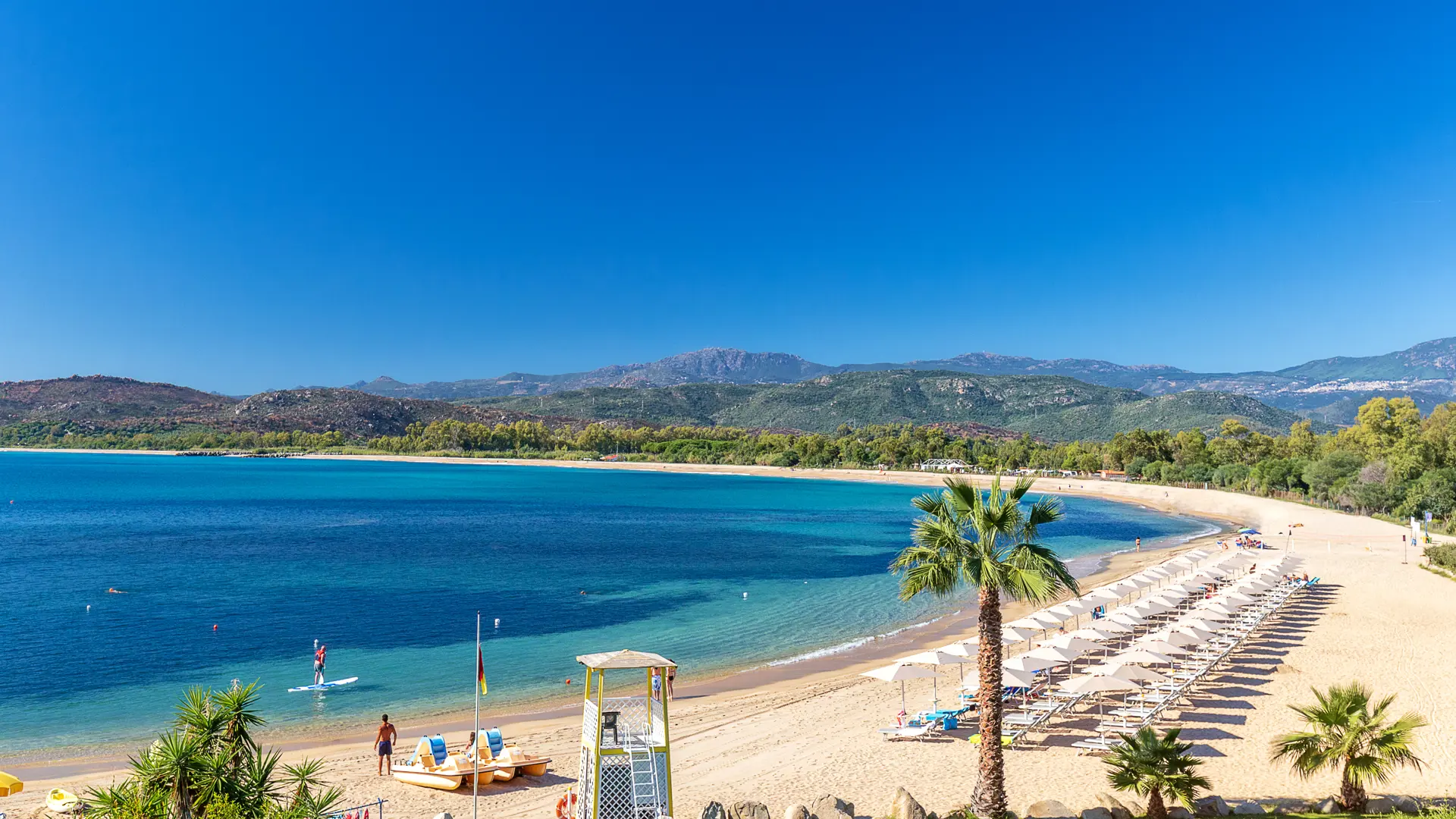 Morgonvy över den vackra stranden på Hotel Club Saraceno