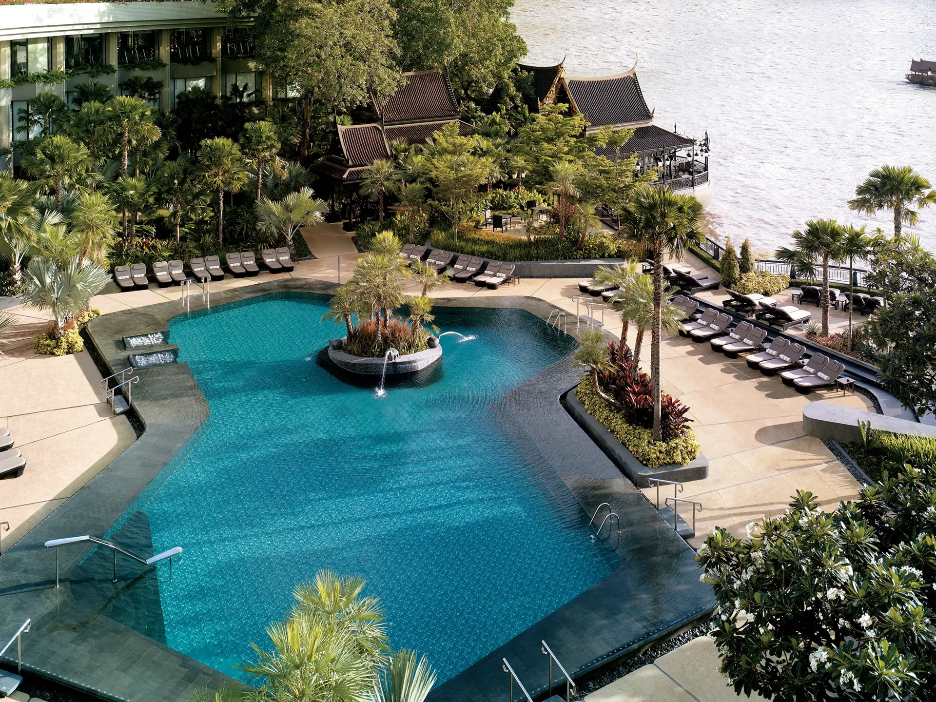 Swimming Pool Shangri La Wing 02