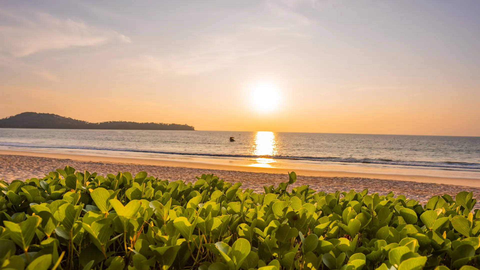 Bangtao stranden er 8 km lang. Glæd jer!