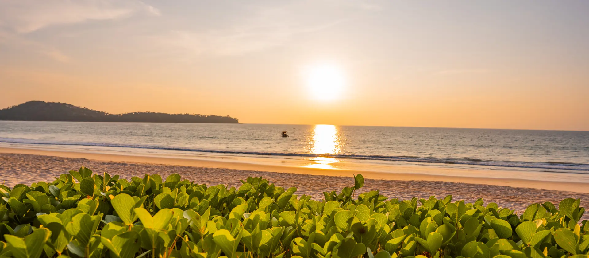 Bangtao stranden er 8 km lang. Glæd jer!