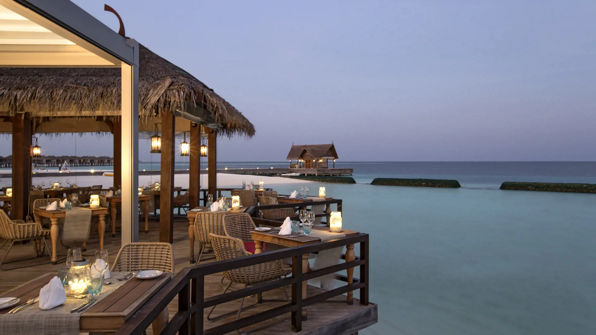 Moofushi Maldives 2021 Bs Manta Restaurant 11 Hd
