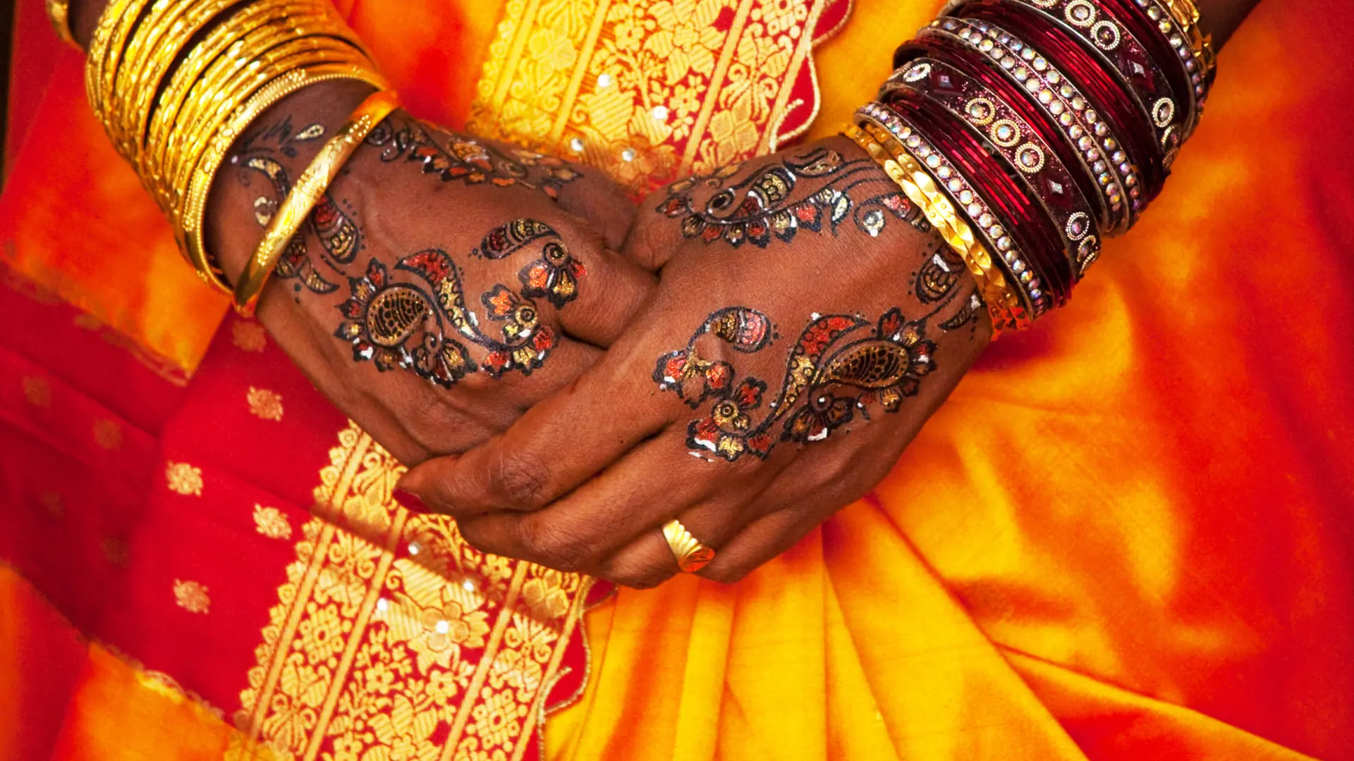 wedding pattern on hands.jpg