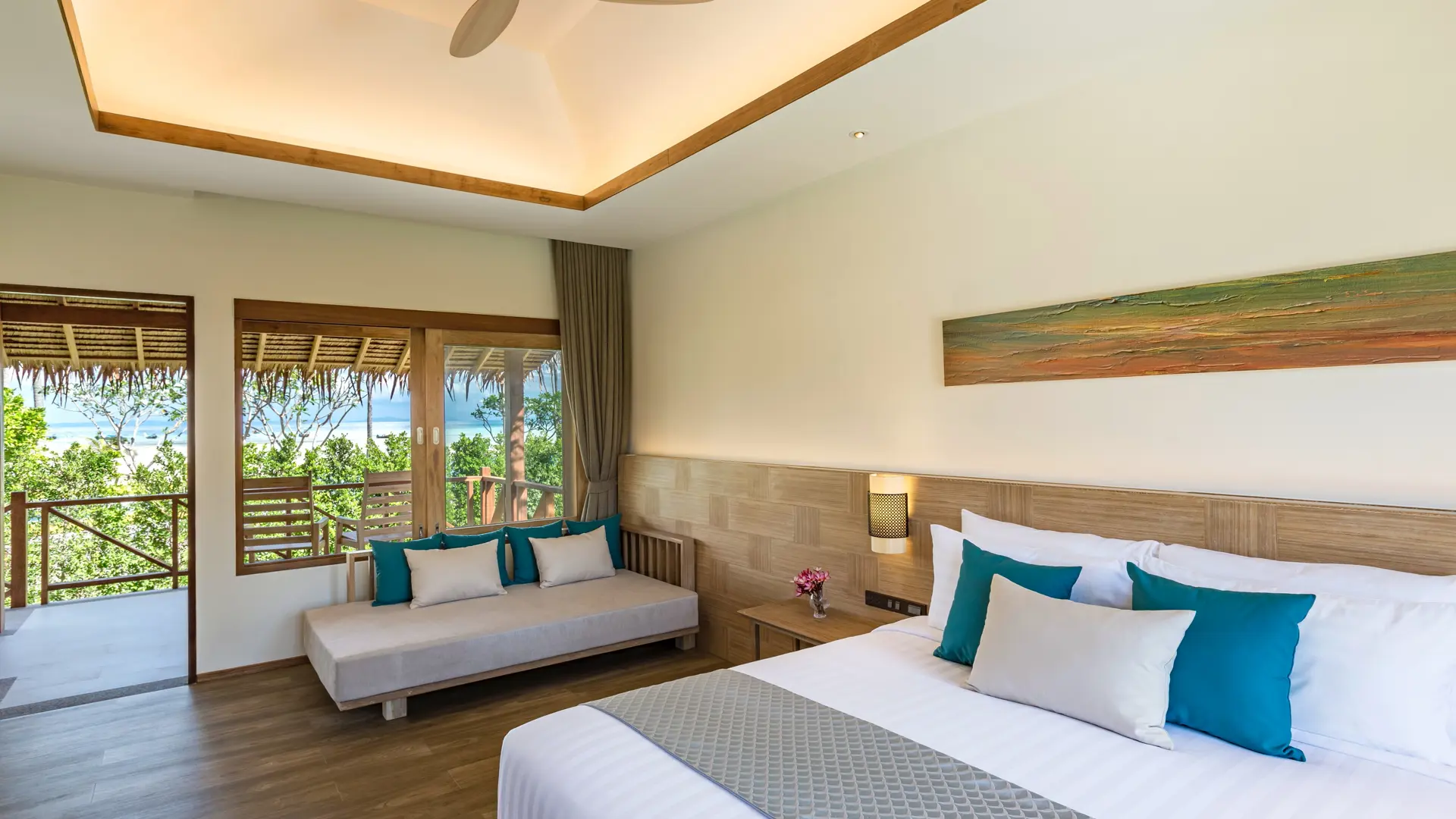 02. Deluxe Sea View Bungalow