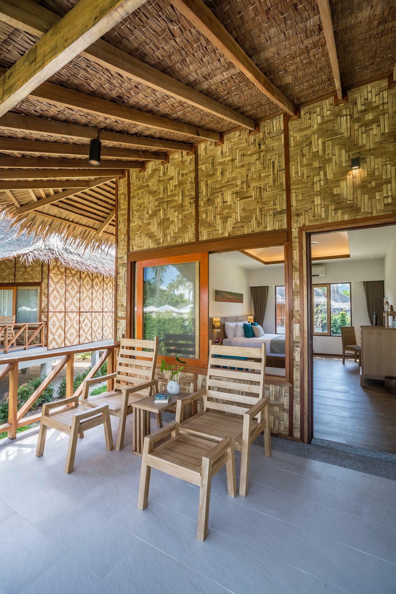 04. Deluxe Sea View Bungalow