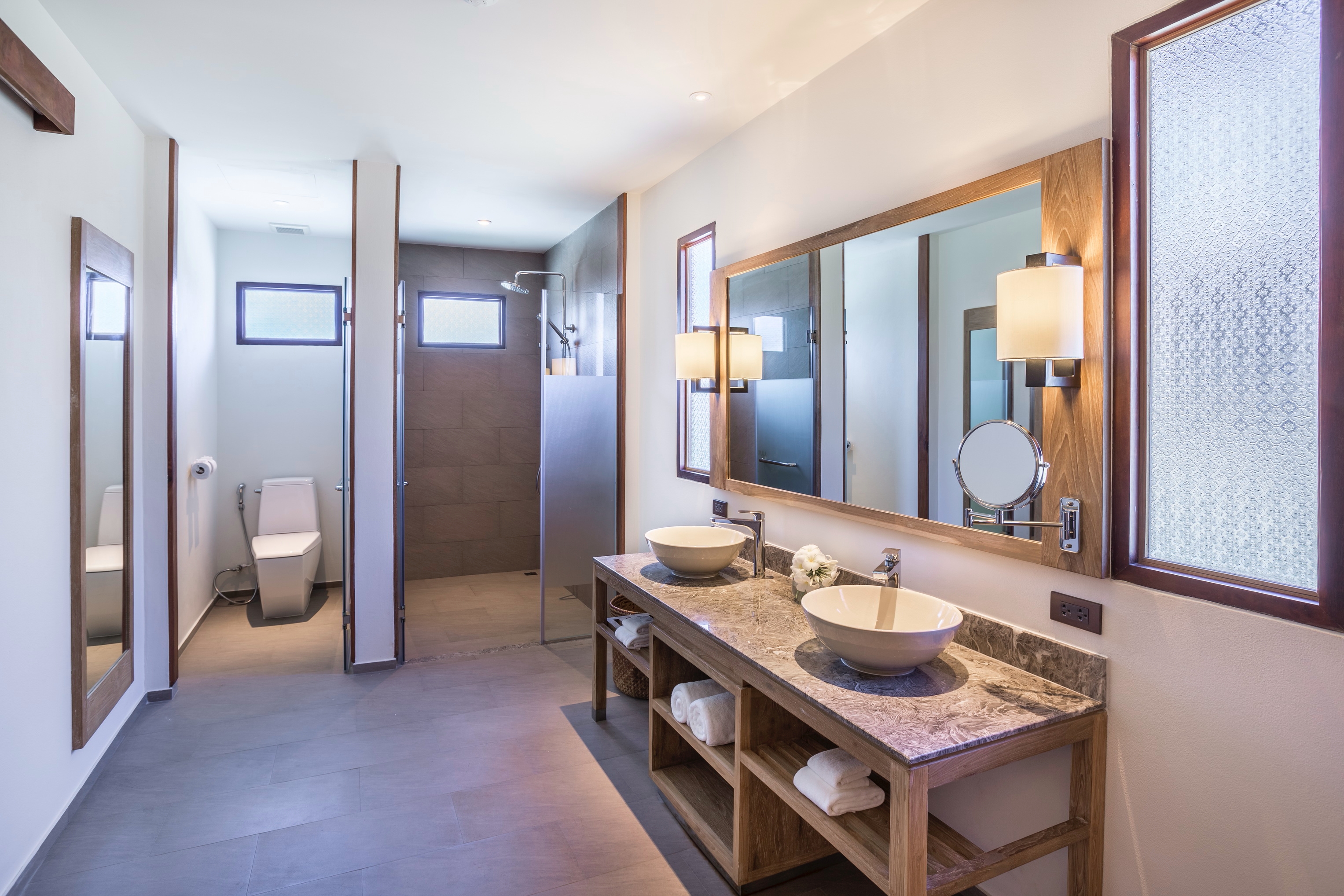 05. Deluxe Sea View Bungalow