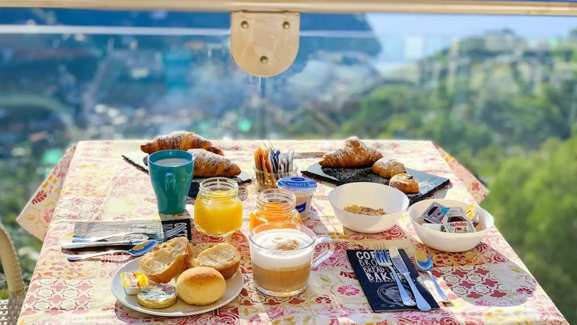 Frukost med utsikt på Hotel Bonadies i Ravello