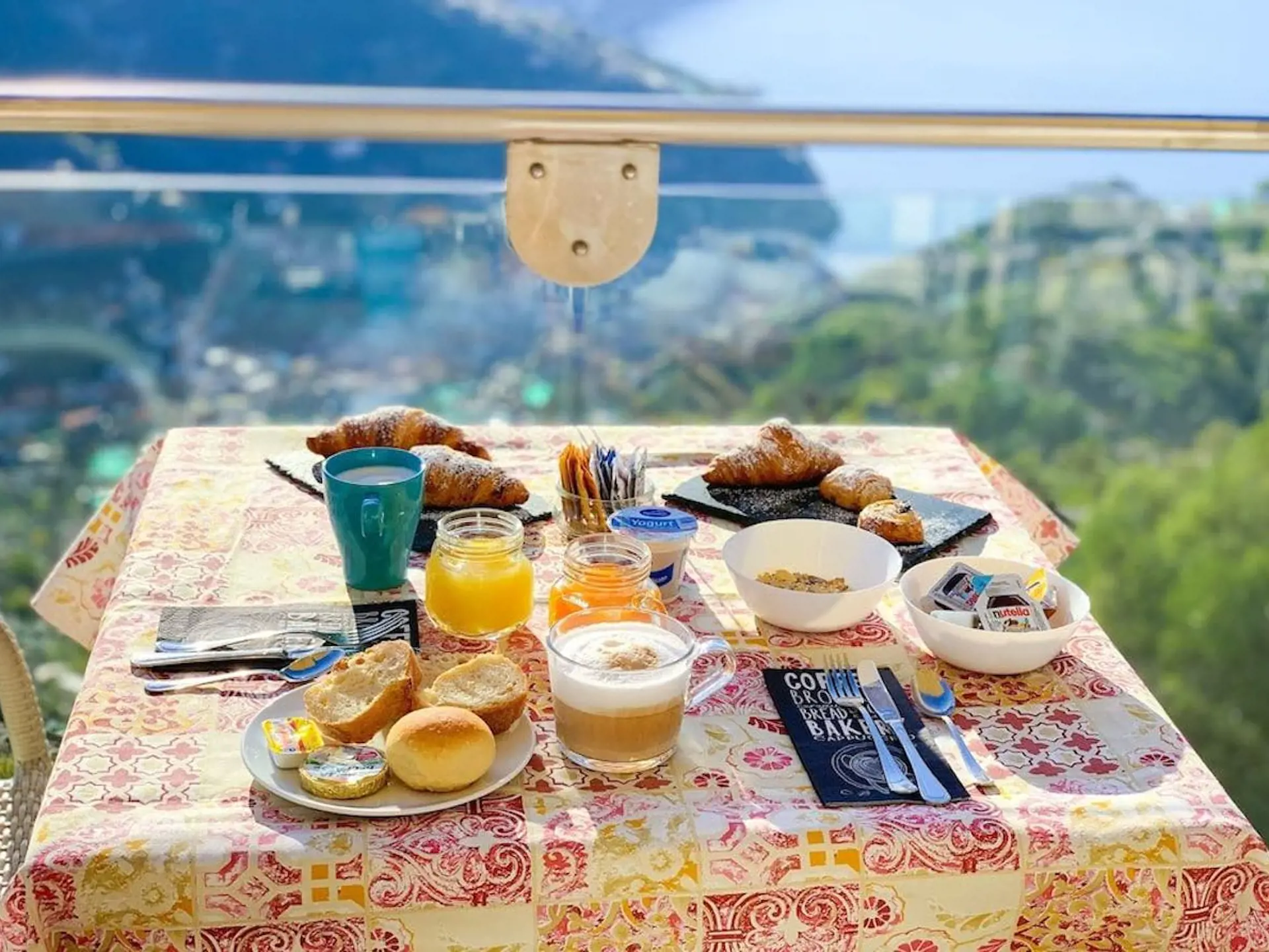 Frukost med utsikt på Hotel Bonadies i Ravello