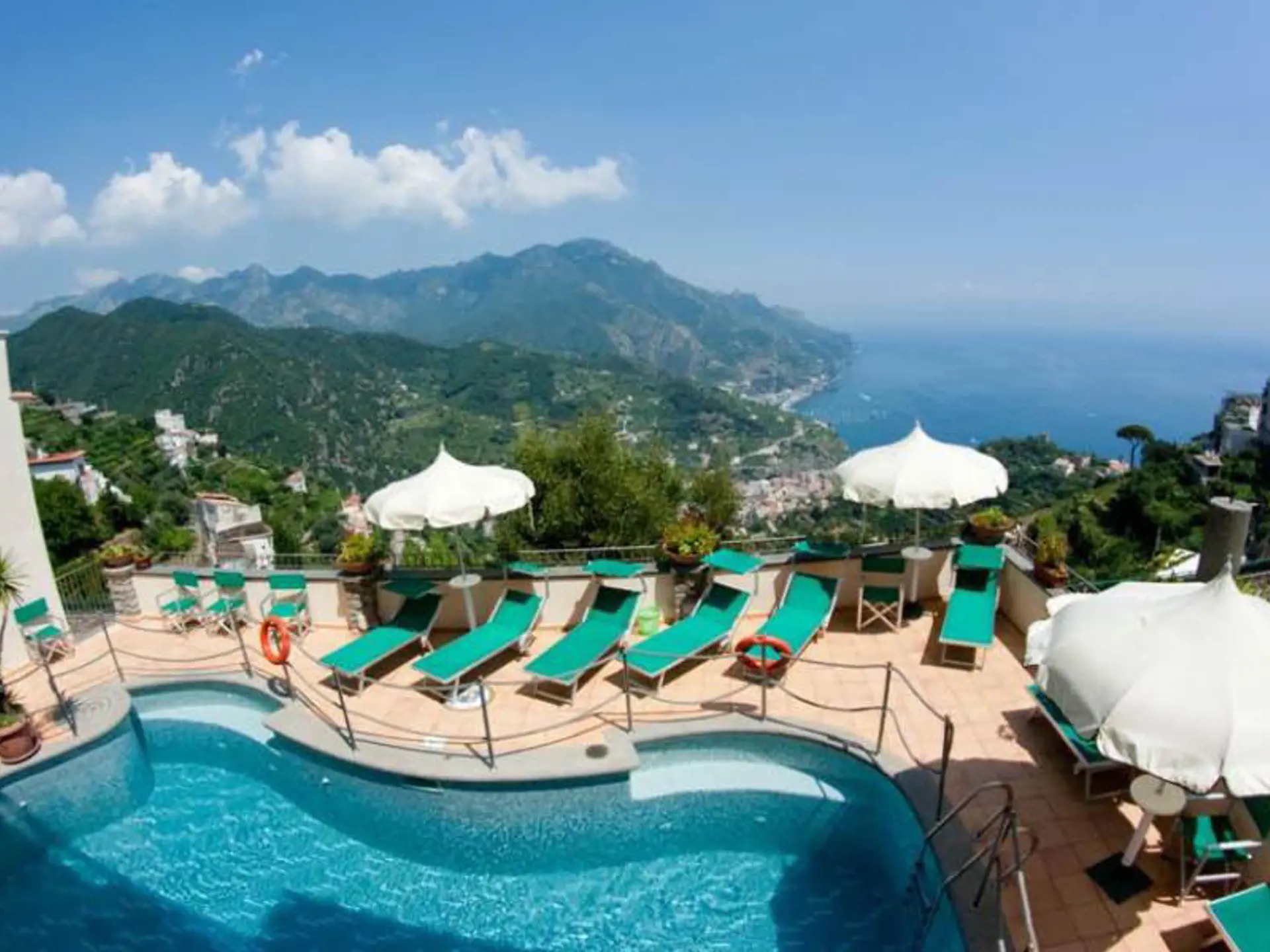 Utsikten från poolområdet på Hotel Bonadies är fantastisk - även på bilder av låg kvalitet