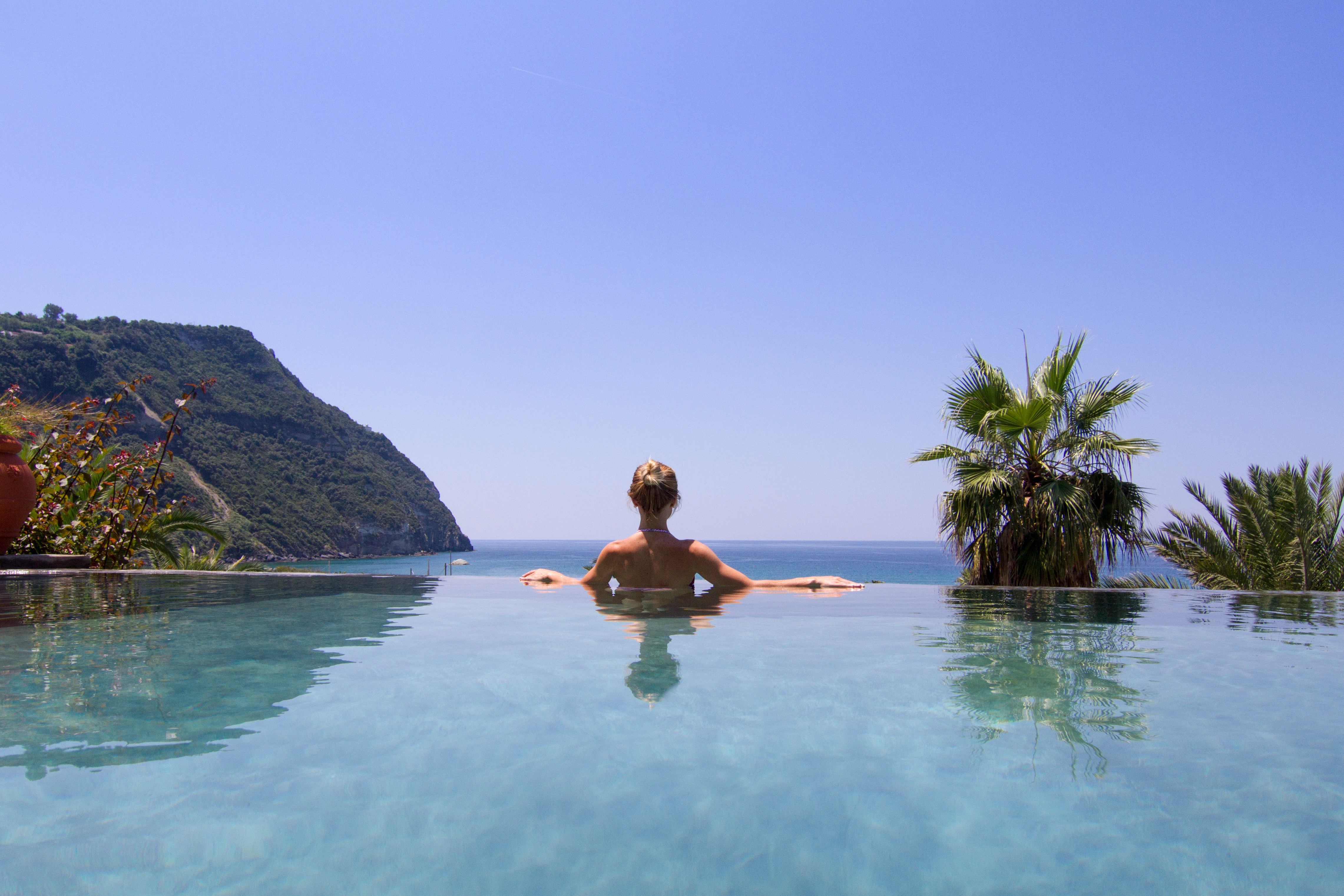 Det är vackert på Semiramis - Här från poolen med utsikt över havet