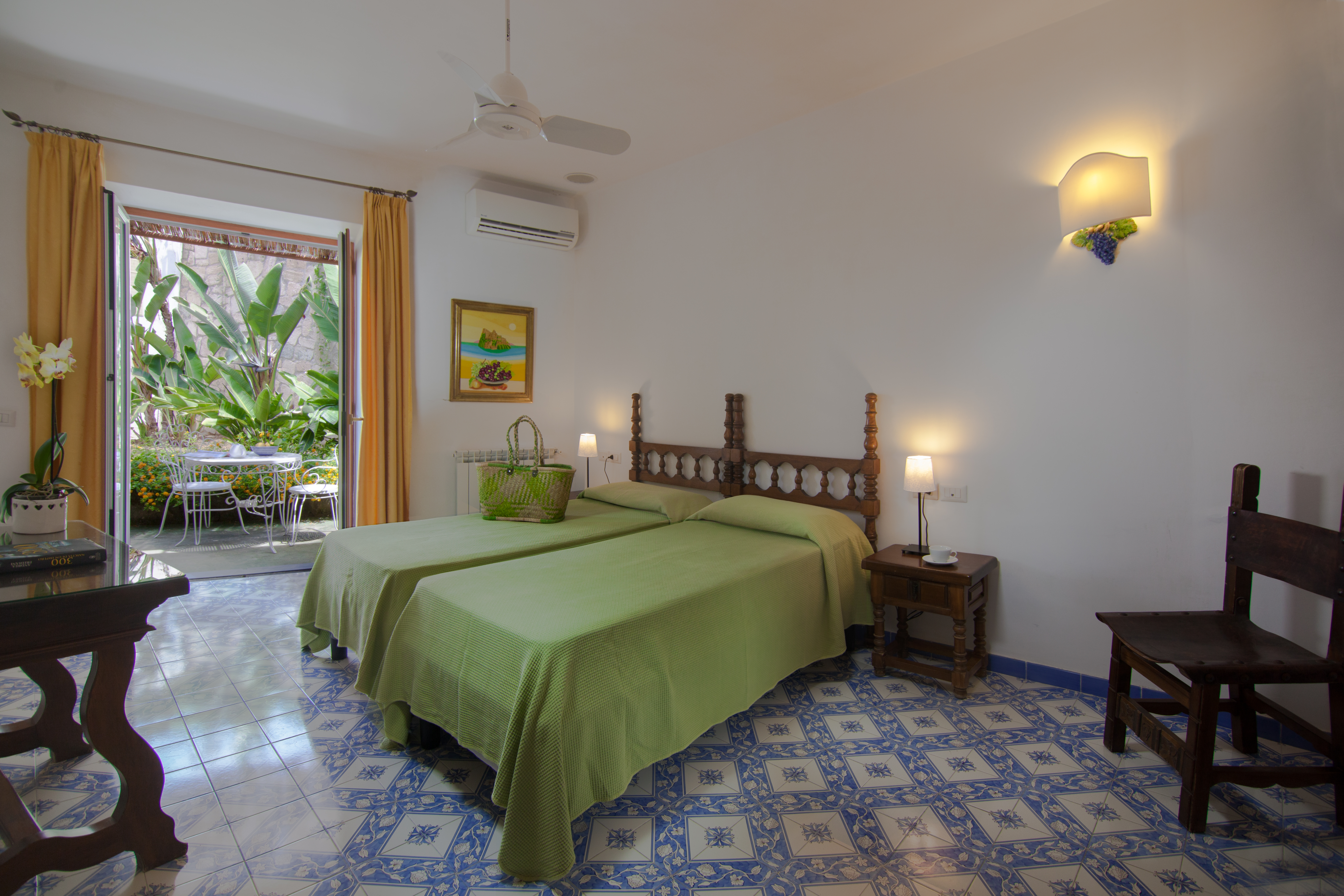 Ett av de charmiga rummen på Semiramis