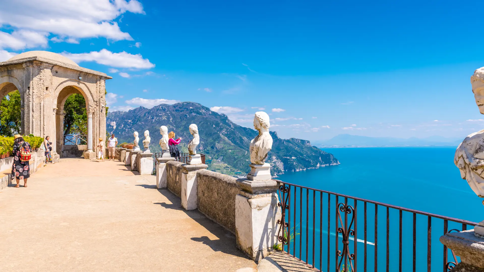 Terrassen vid utsiktsplatsen Belvedere i Ravello